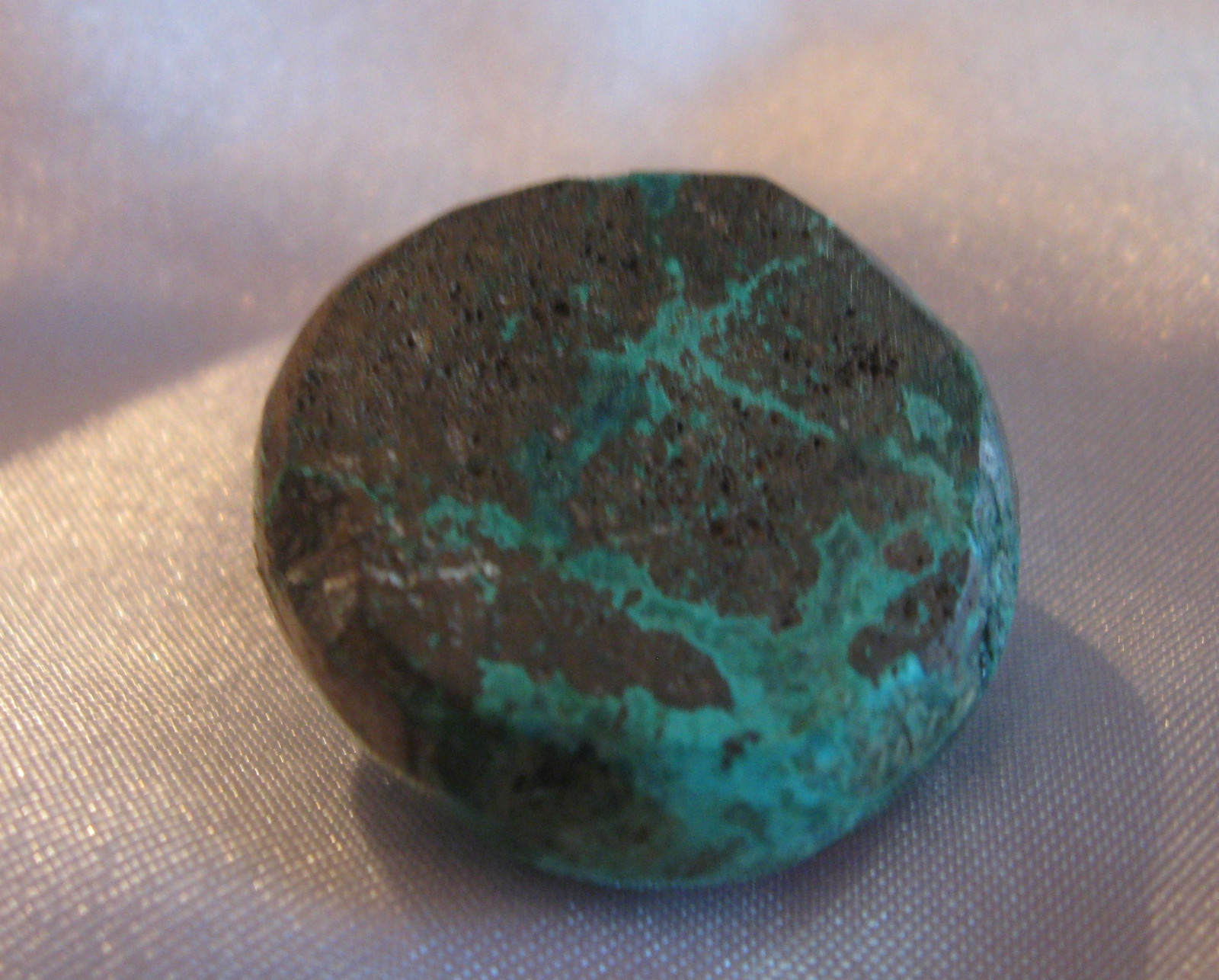 CHYRSCOLLA ROUND CAB FROM THE FAMOUS COPPER WORLD MINE1″ ACROSS 5/16 THICK