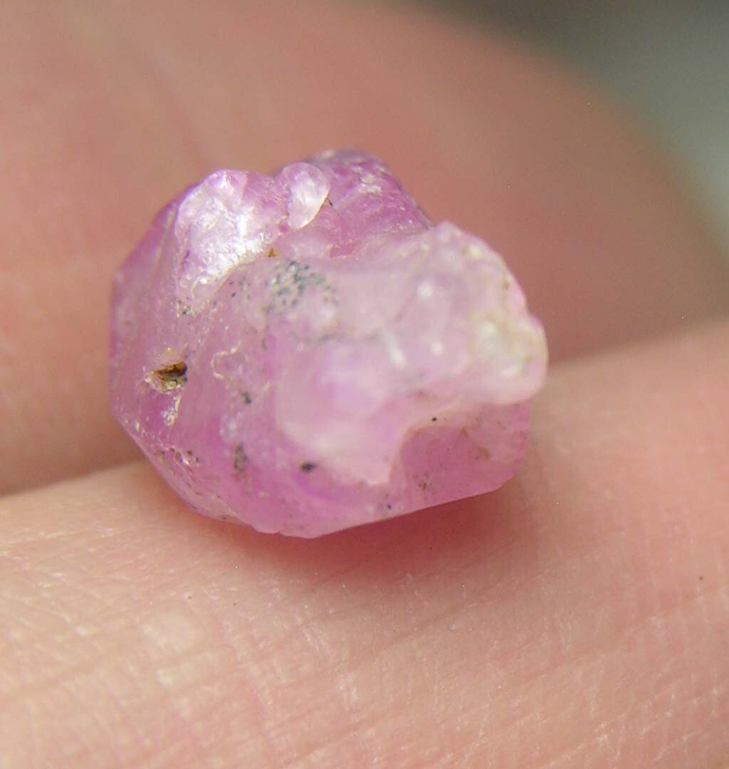 6.60ct Vietnam 100% Natural Pink Sapphire Ruby Dogtooth Crystal Specimen 15mm