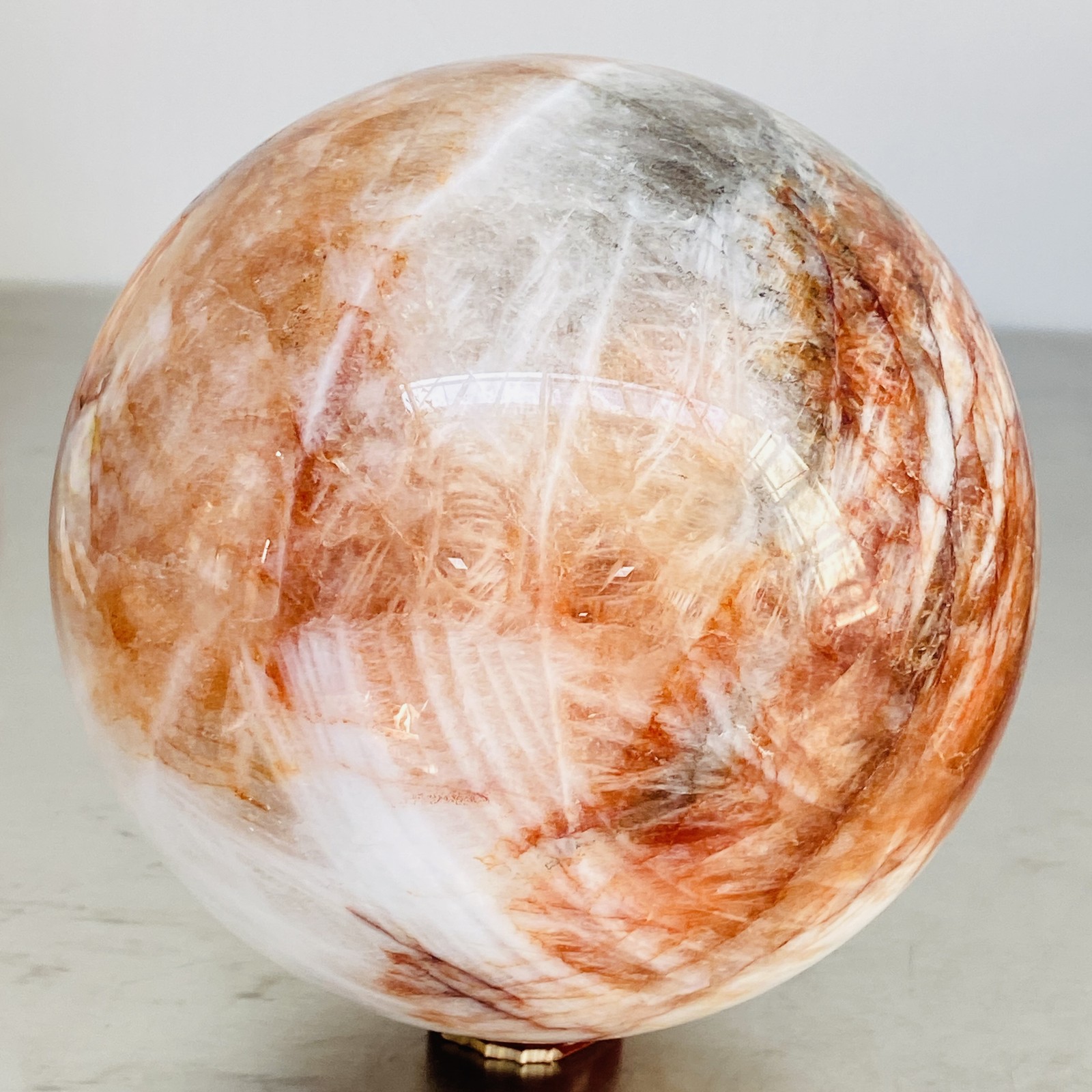 Natural Red Glue Flower Quartz Sphere Crystal Ball Healing 4940G