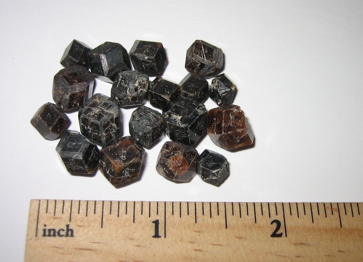 18 SMALL GOOD QUALITY 0.2″- 0.3″ ANDRADITE GARNET CRYSTALS FROM MALI ~ 21.2g *2