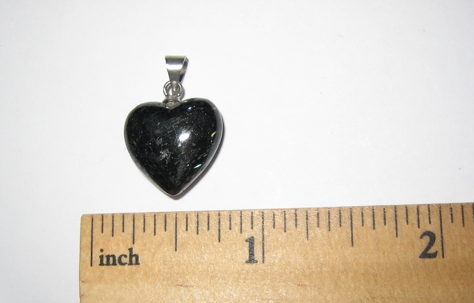 15mm RARE! POLISHED NATURAL AUTHENTIC NUUMMITE STONE HEART PENDANT GREENLAND *1
