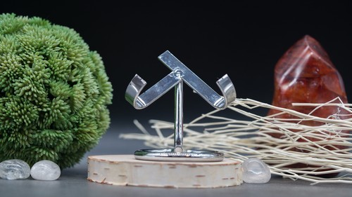 Silver Metal Crystal Heart Stand Gemstone Display Base for Collectibles