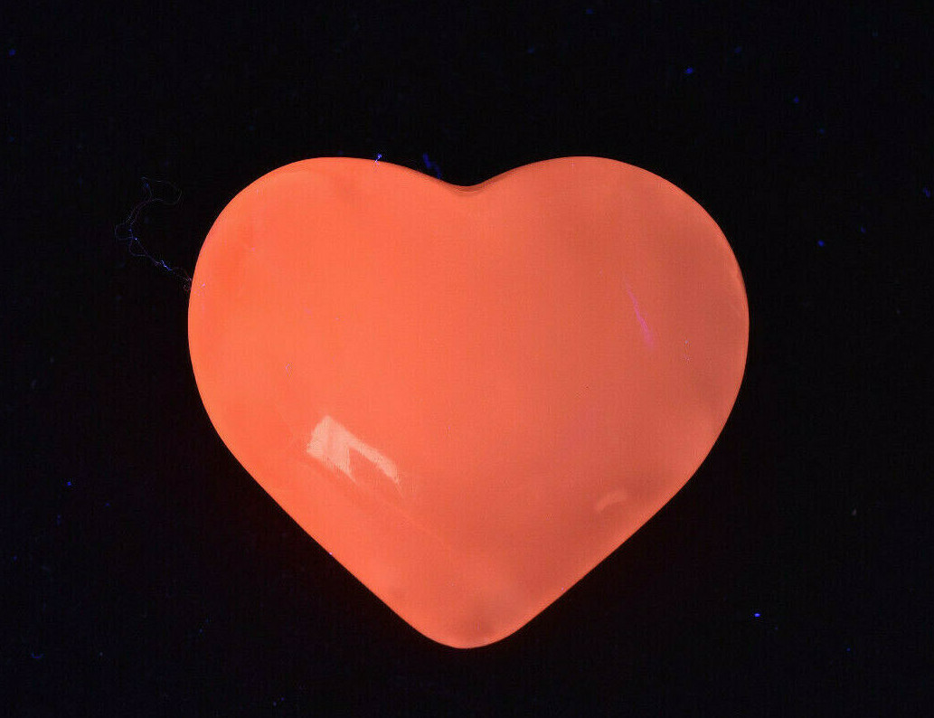 Medium Pink Mangano Calcite Heart Fluorescent UV Reactive 5.4 cm # S6