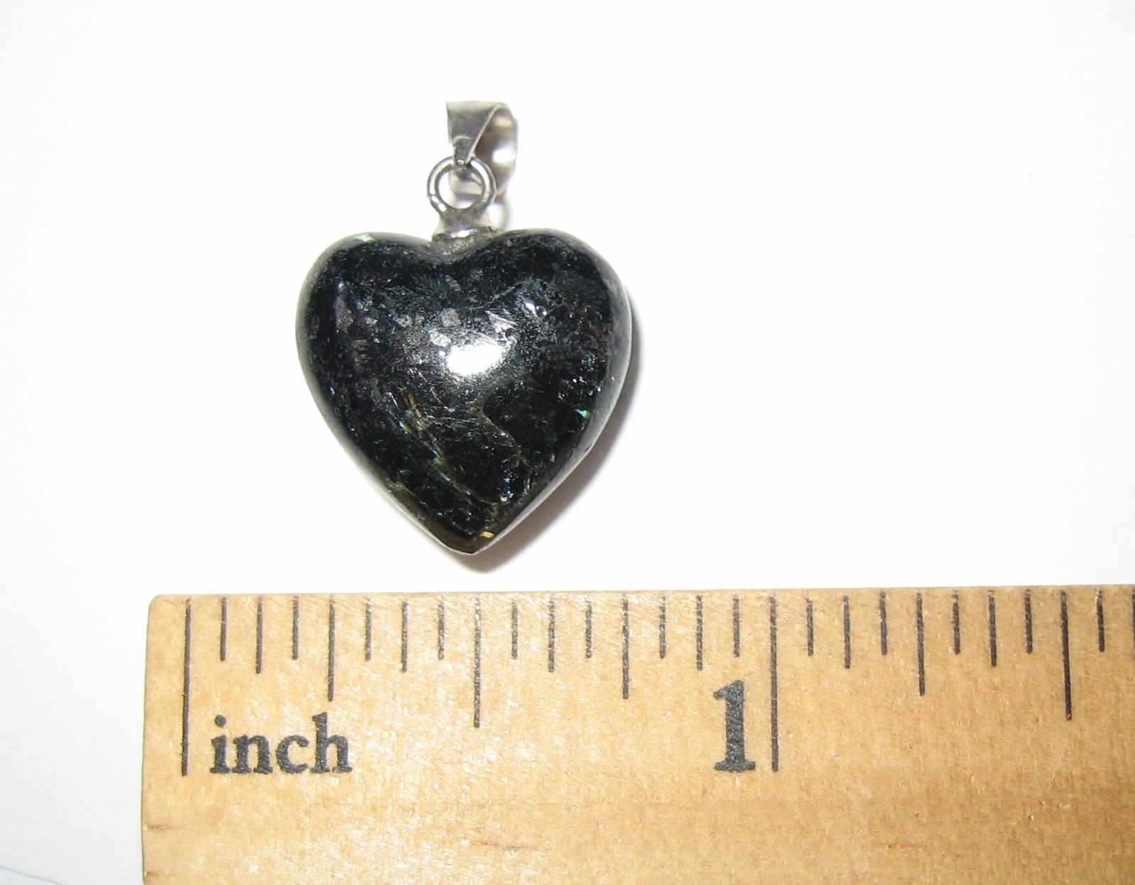 15mm RARE! POLISHED NATURAL AUTHENTIC NUUMMITE STONE HEART PENDANT GREENLAND *1