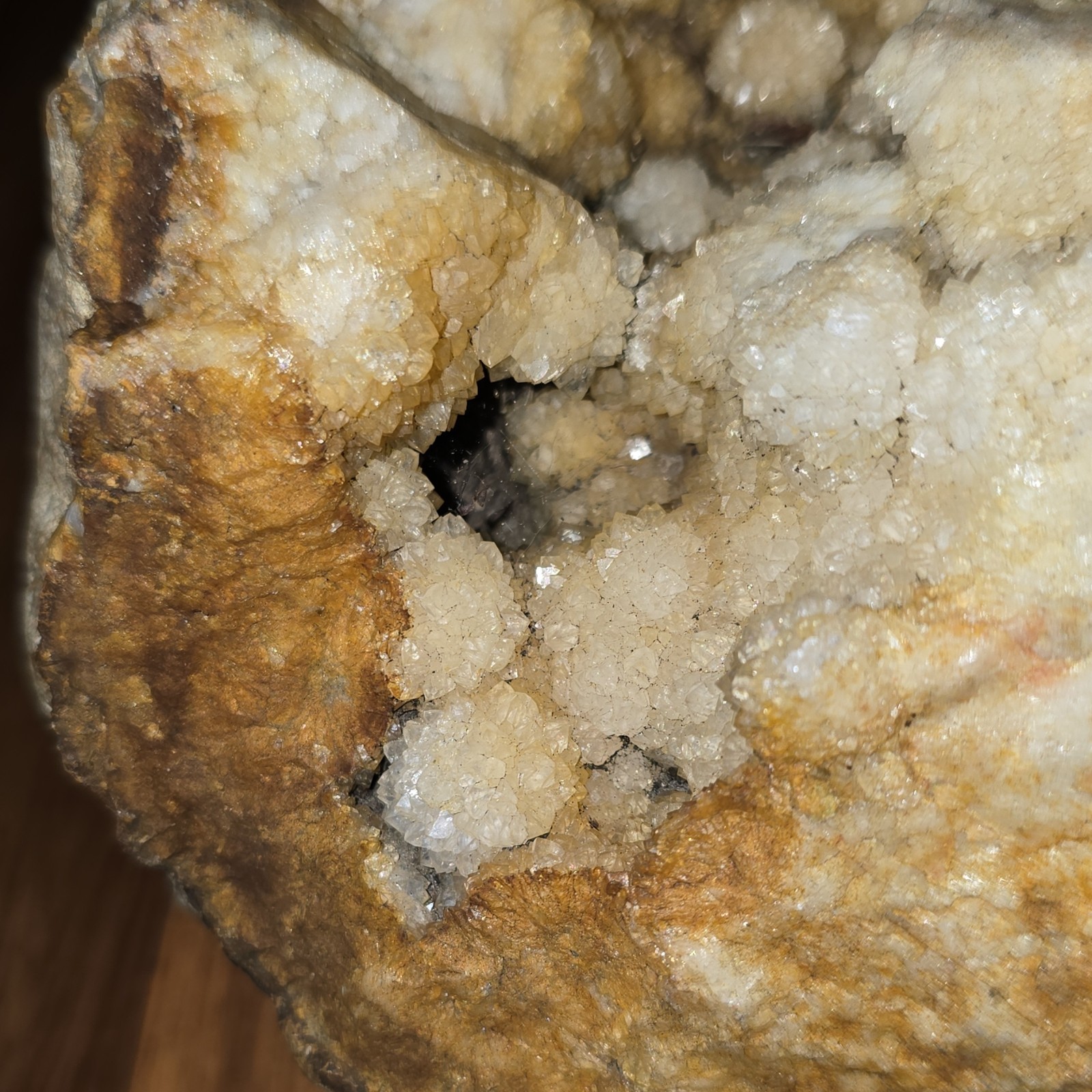 Large Kentucky Quartz Crystal Iron Geode Display Specimen DRUZY SOLID Beautiful