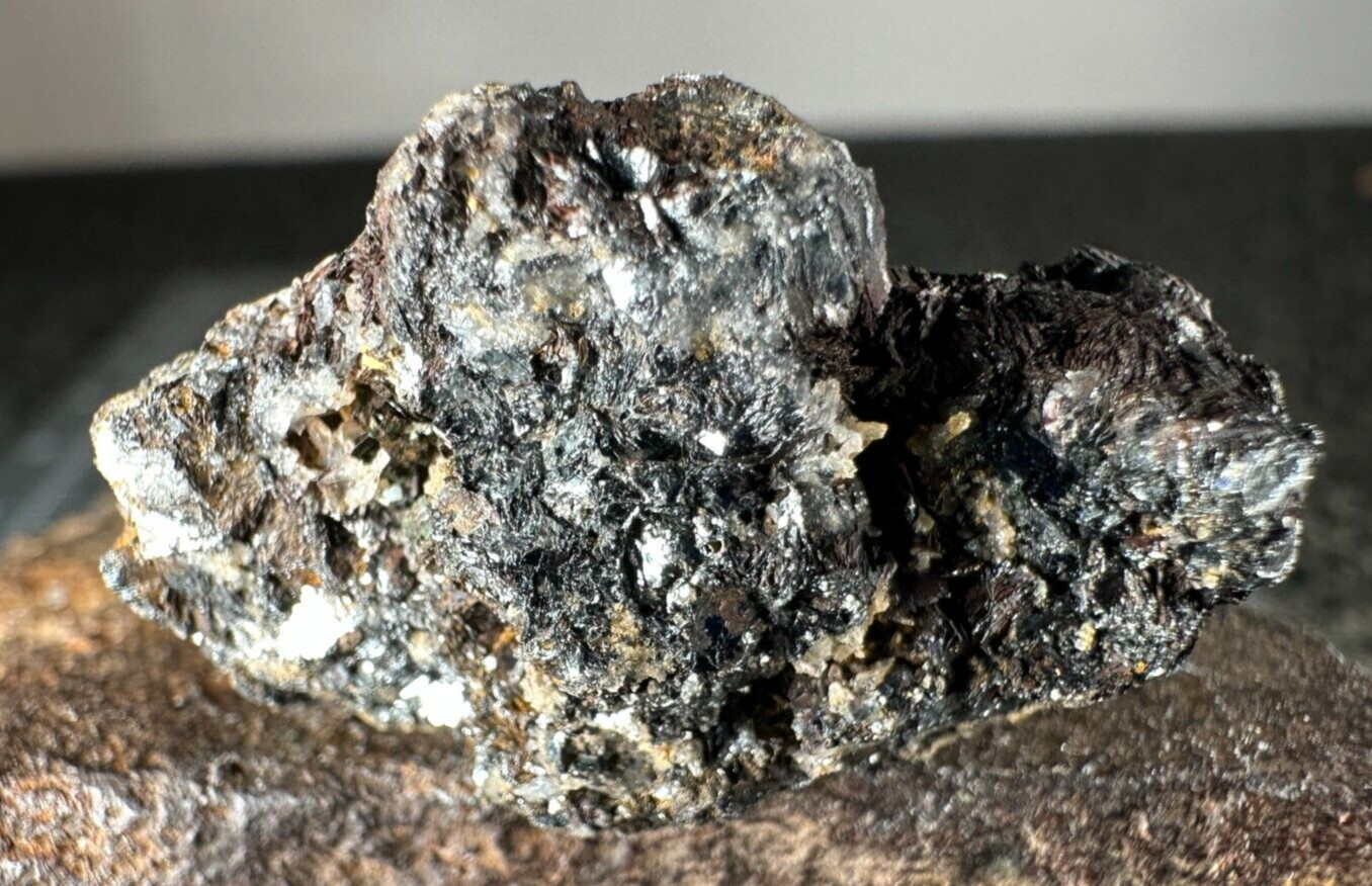 ➤8 PC LOT – Malachite-Azurite-Barite-Hematite-No ID Rutile?- GRAPHIC MINE NM➤882