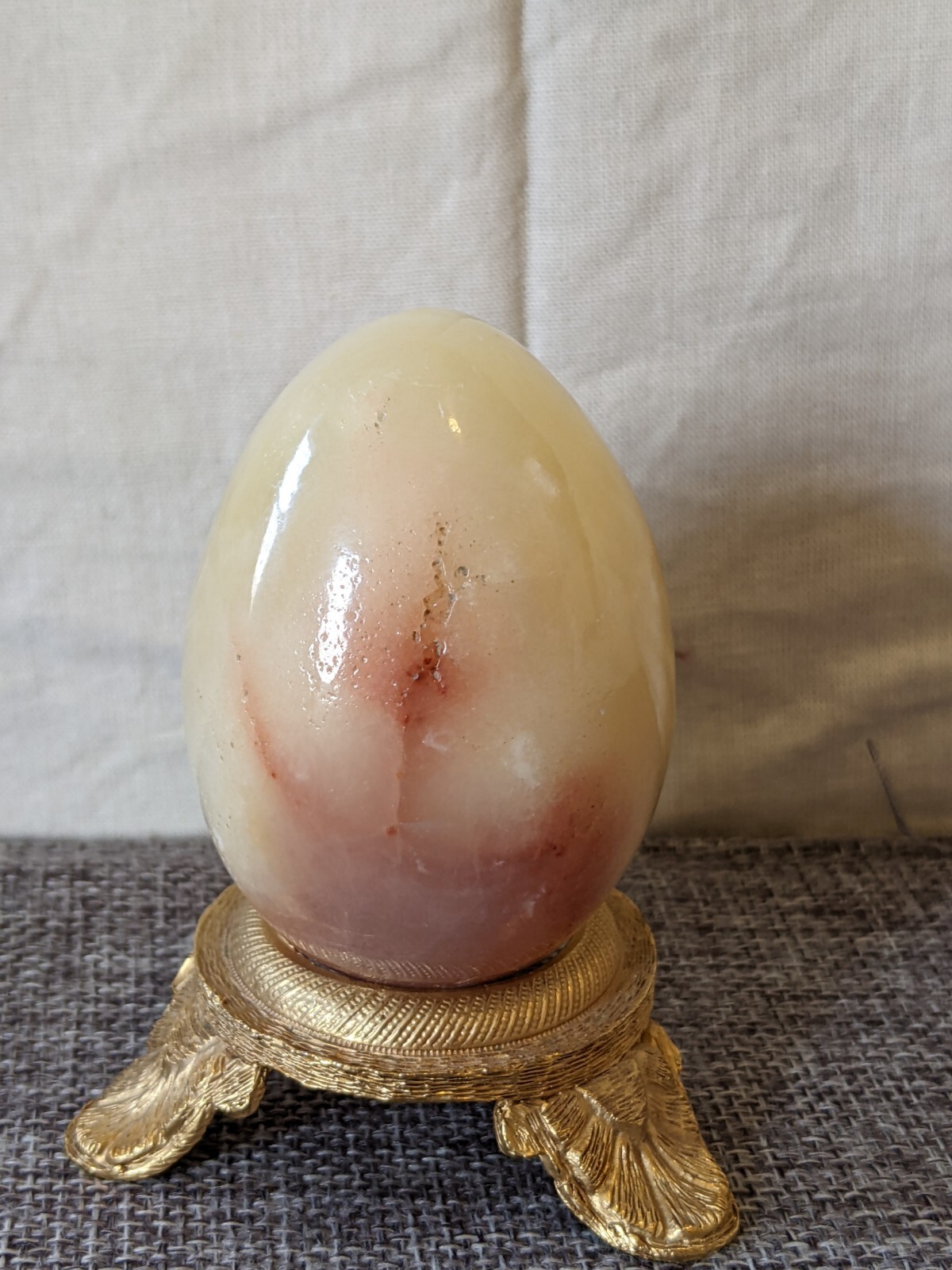 Reddish White Onyx Easter Egg Natural Crystal Banded Mineral – With Stand