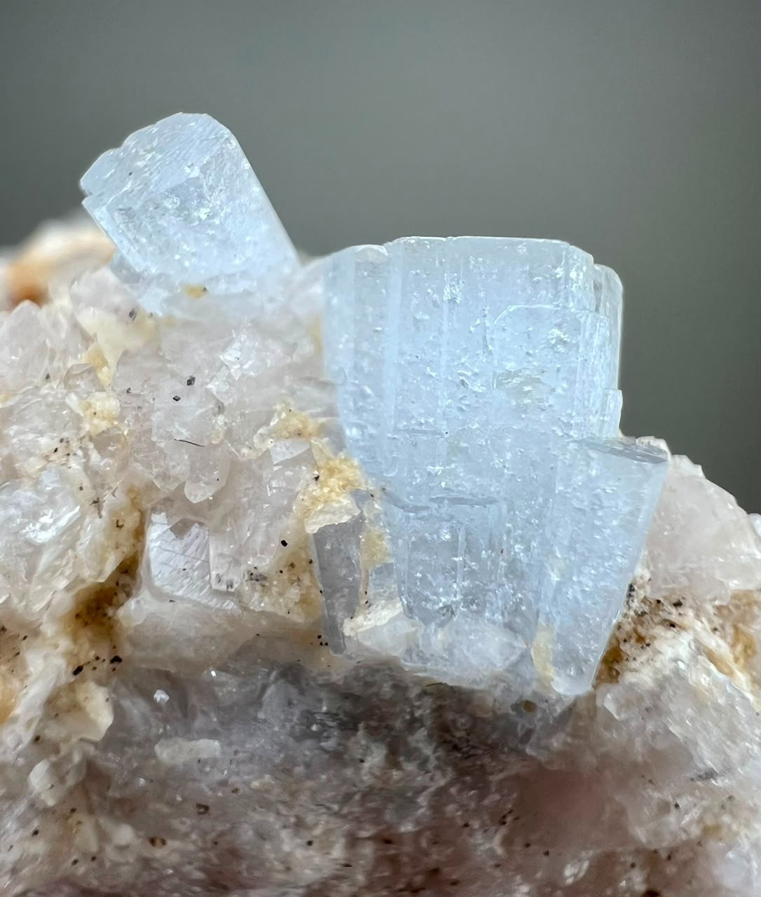 154CT, Top Quality! Natural Sky Blue Aquamarine Crystals with mica on matrix ,PK