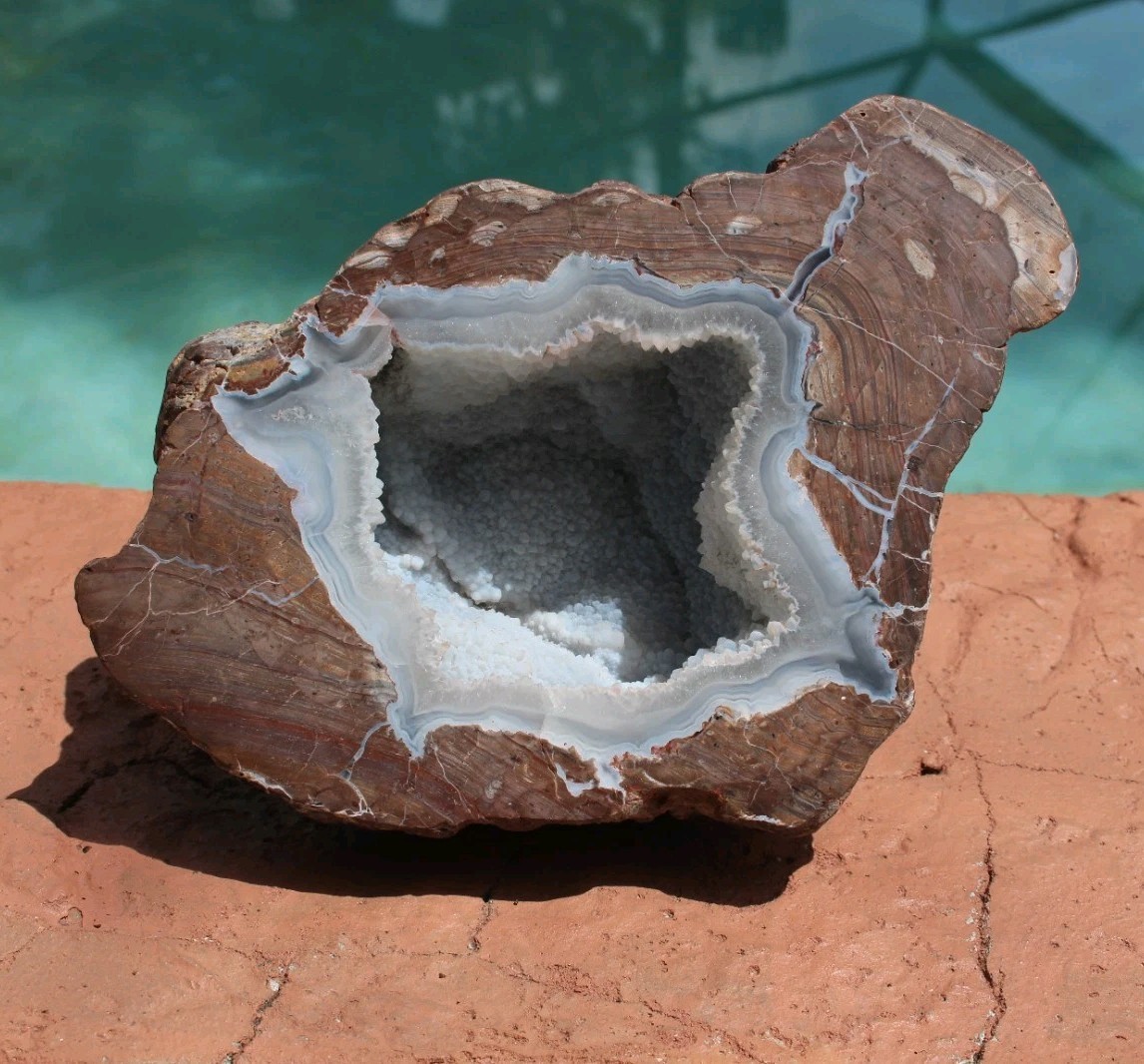7″ Polished Agate Quartz Geode Half 1160g Crystal Cavity Druzy Display Specimen