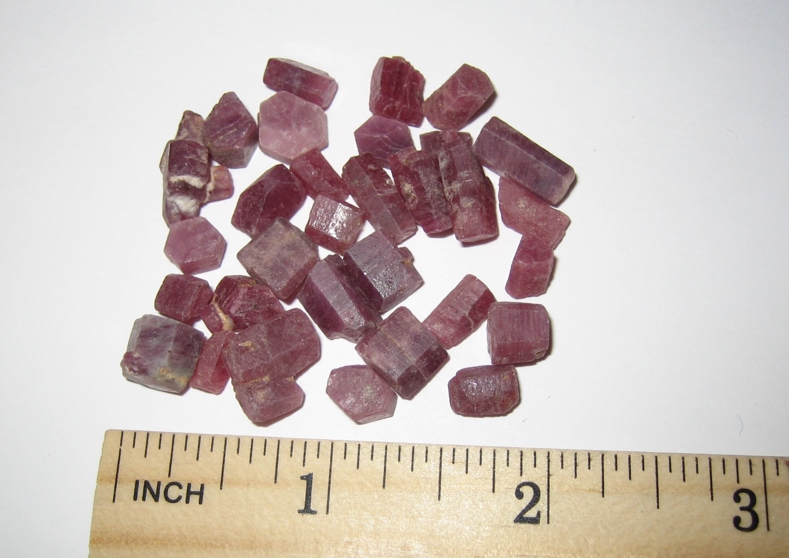 32 QUALITY NATURAL 0.2″- 0.4″ RUBY CRYSTAL MINERALS FROM MADAGASCAR 25.4grams *5