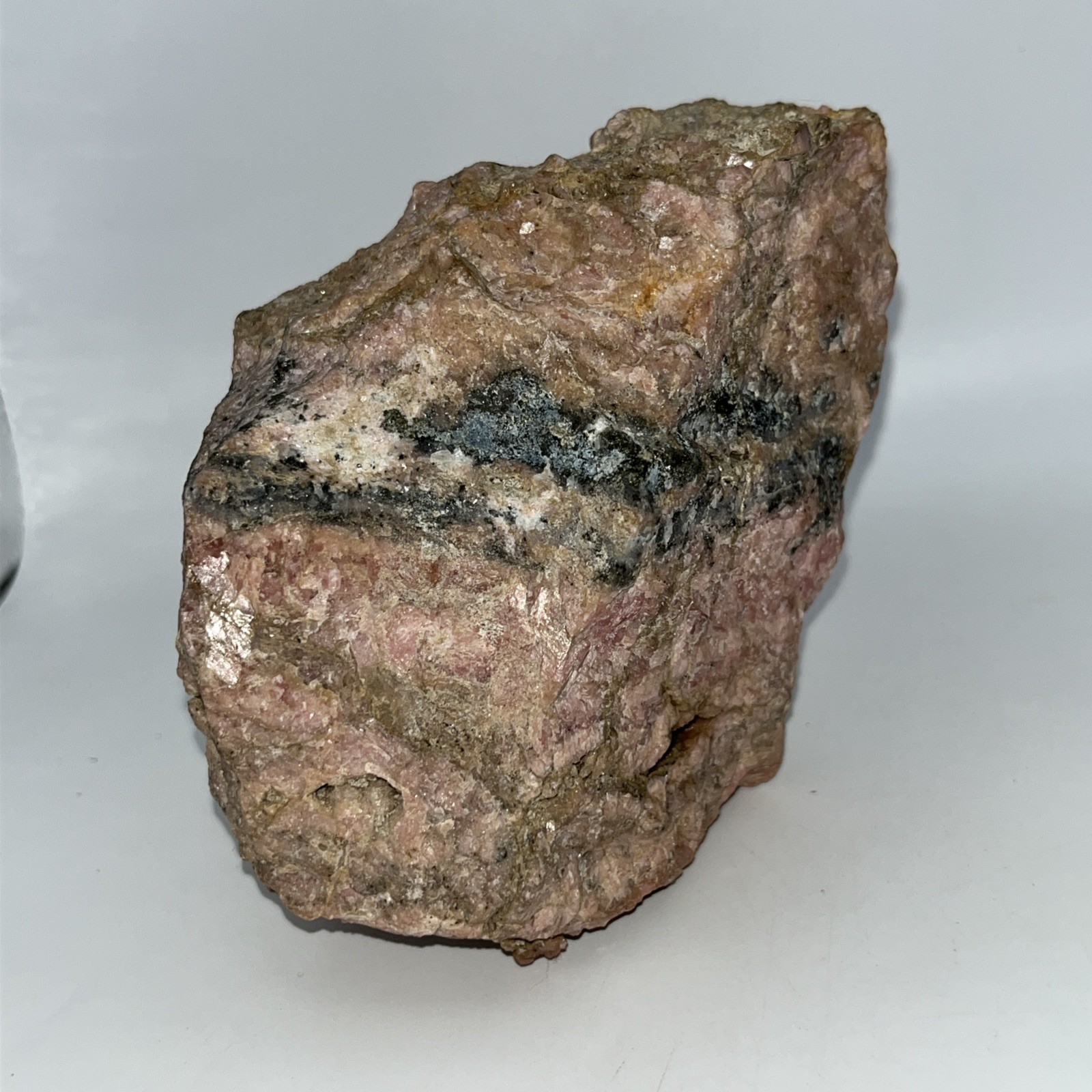 Rhodonite w/Franklinite 940g Franklin NJ 120x90x85mm Rose Pink Gemstone Specimen
