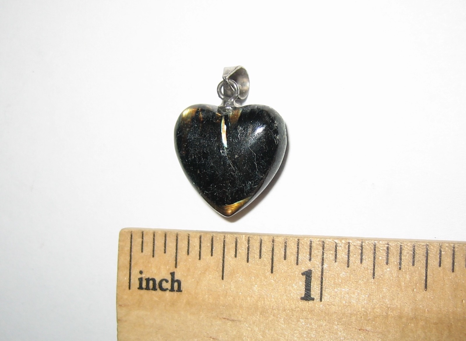 15mm RARE! POLISHED NATURAL AUTHENTIC NUUMMITE STONE HEART PENDANT GREENLAND *2