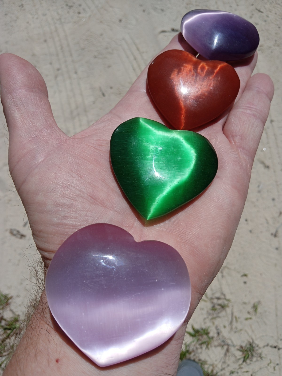 Lot of 4 Rainbow Glass Cat’s Eye Hearts! Color shifting.. Q1