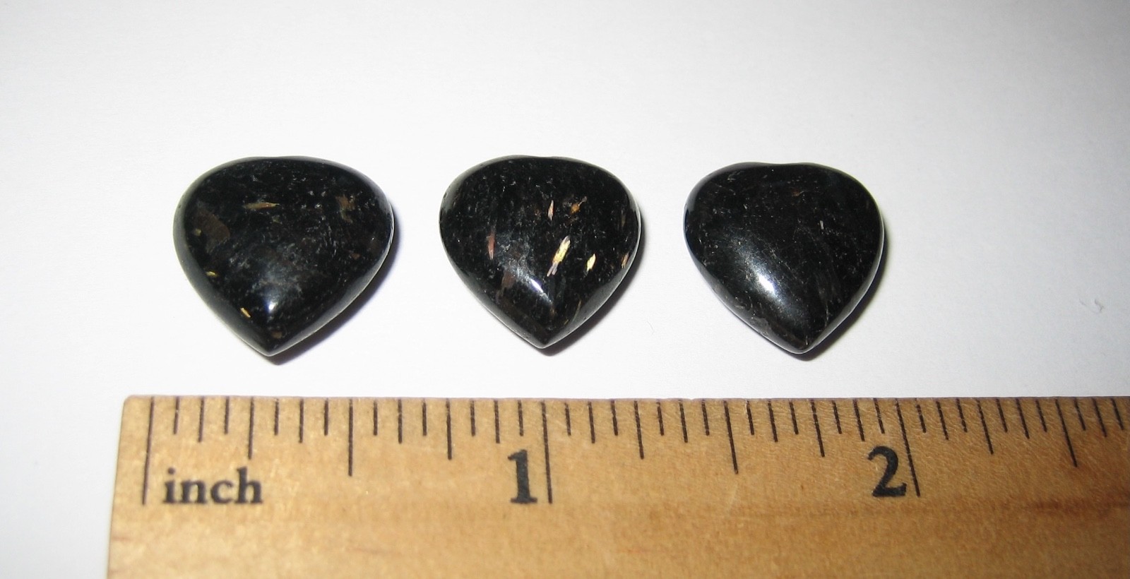 3pc 15mm RARE POLISHED NATURAL AUTHENTIC NUUMMITE STONE HEARTS FROM GREENLAND *3