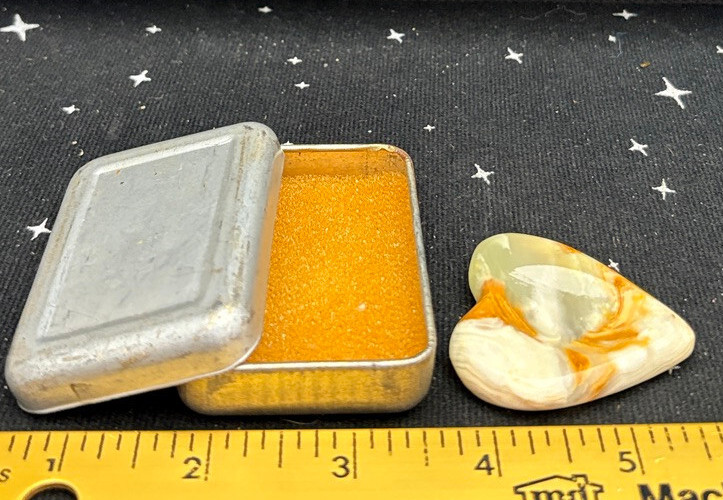VTG Polished Stone/Crystal Heart Mixture Of White,Brown & Green 1.75″ Metal Tin