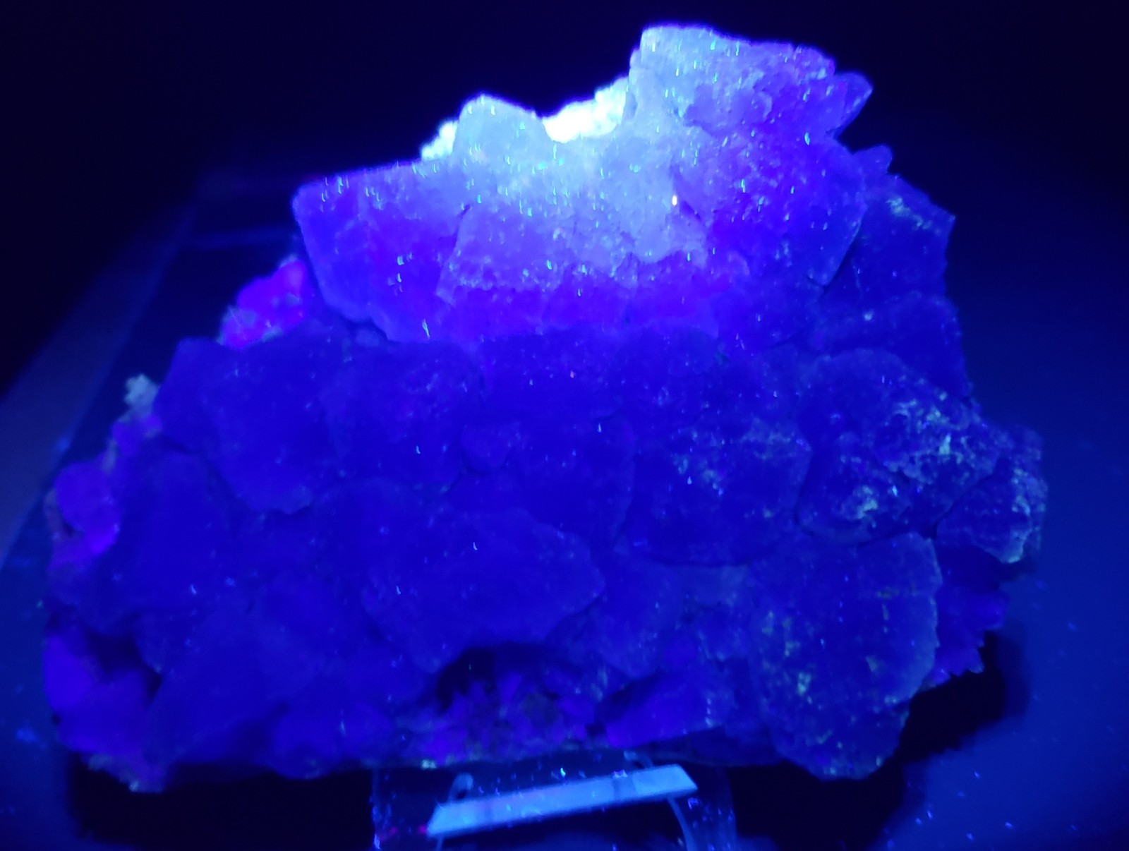 5.25″ Blue Fluorite Crystal Quartz UV on Matrix Specimen, 609g or 1.3 lbs
