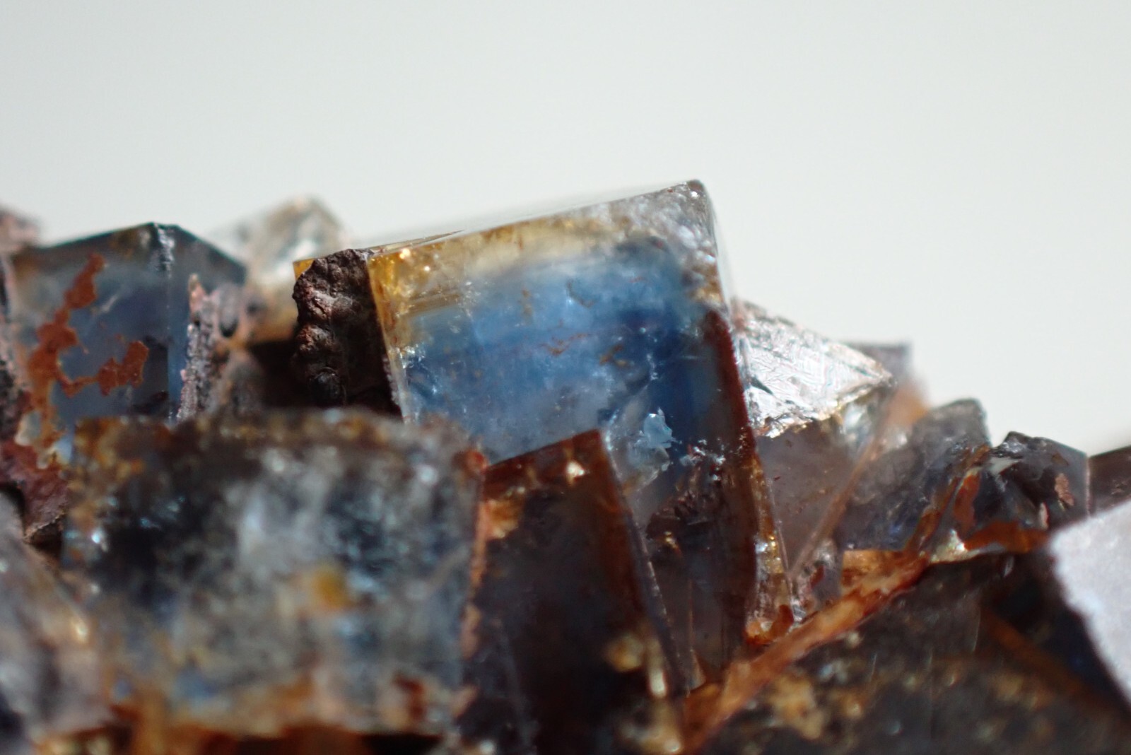 FLUORITE * BLUE CRYSTALS ON QUARTZ * RARE LOCALITY ! Cerny Potok, CZECH REPUBLIC