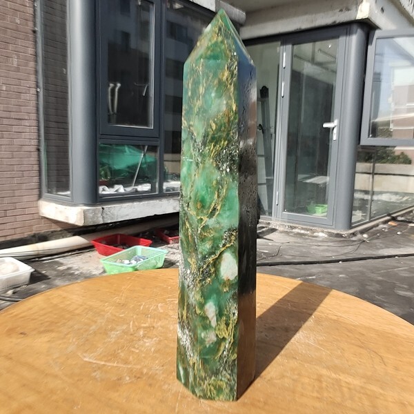 383g Natural Emerald Obelisk Tower Point Quartz Crystal mineral Healing Energy