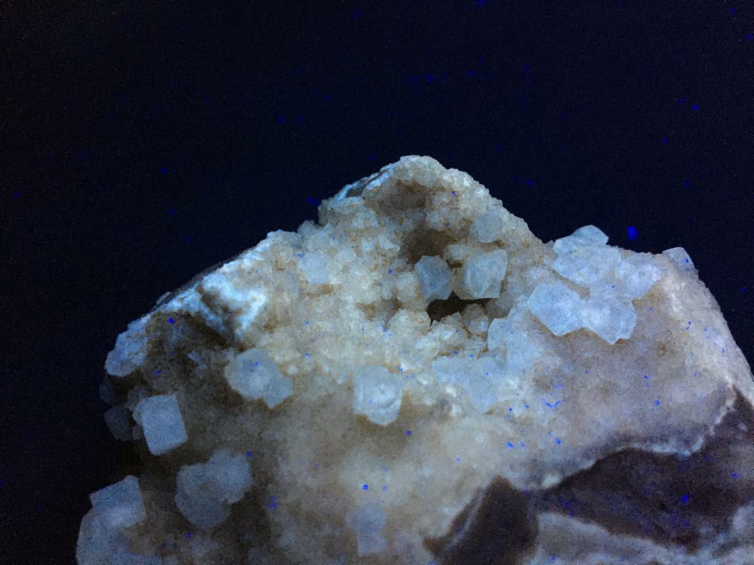 KB: BRIGHT FL. WHITE & YELLOW/WH SW CALCITE XLS. FROM GRAVALOS, LA RIOJA, SPAIN