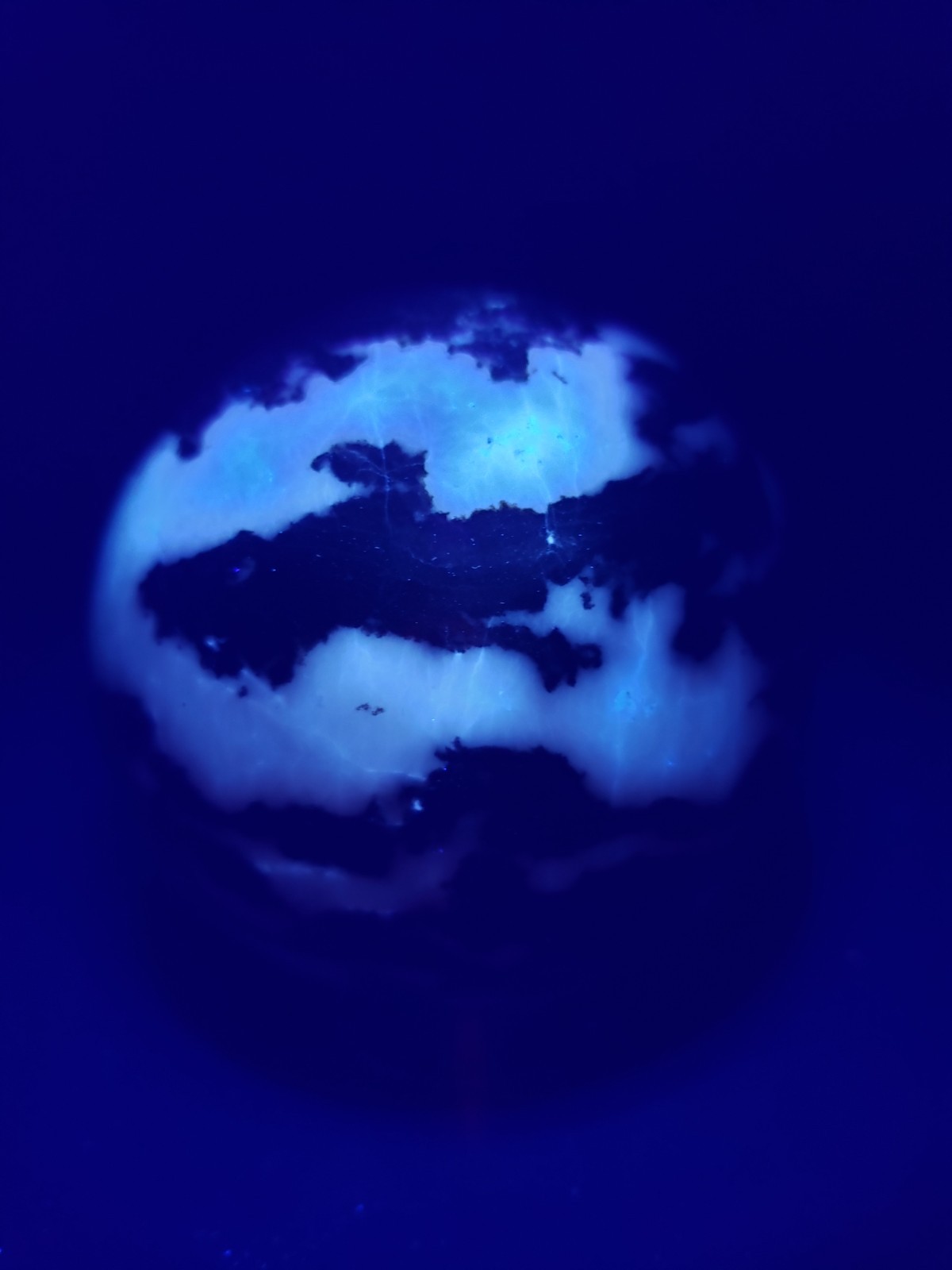 2.9″ Zebra Jasper Chalcedony Crystal Sphere Orb Ball Phosphorescent UV, 594g