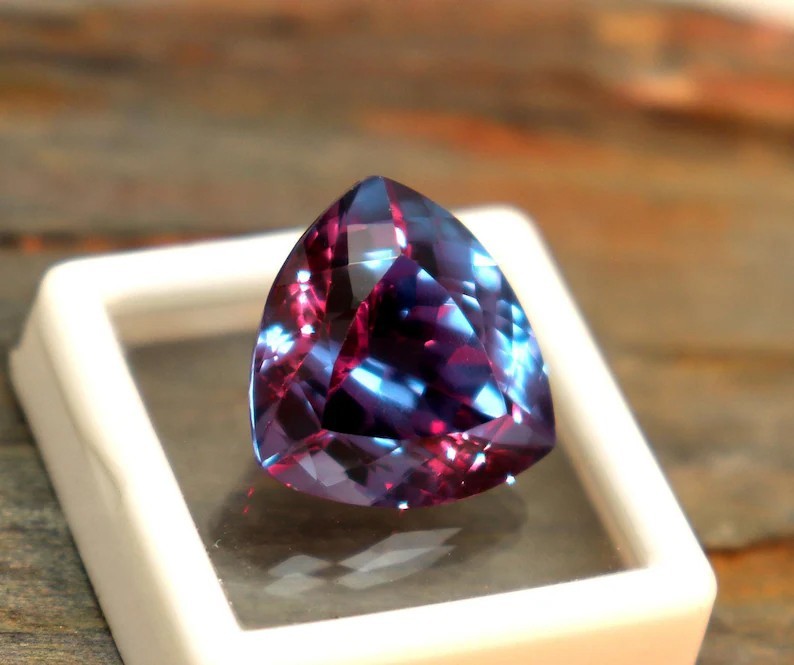 Color Changing Alexandrite Stone Trillion Cut AAA Faceted Alexandrite 8 Ct