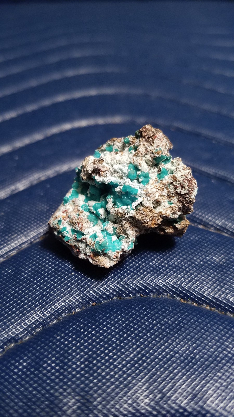 SiG: Blue-Green Greenish-Blue Alumino Adamite Clusters on Matrix from Greece