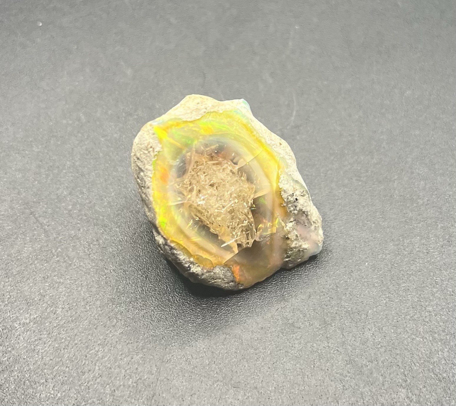 Ethiopian Welo Genuine Opal 23.8g Approximately 1 1/2in AWESOME FLASHES