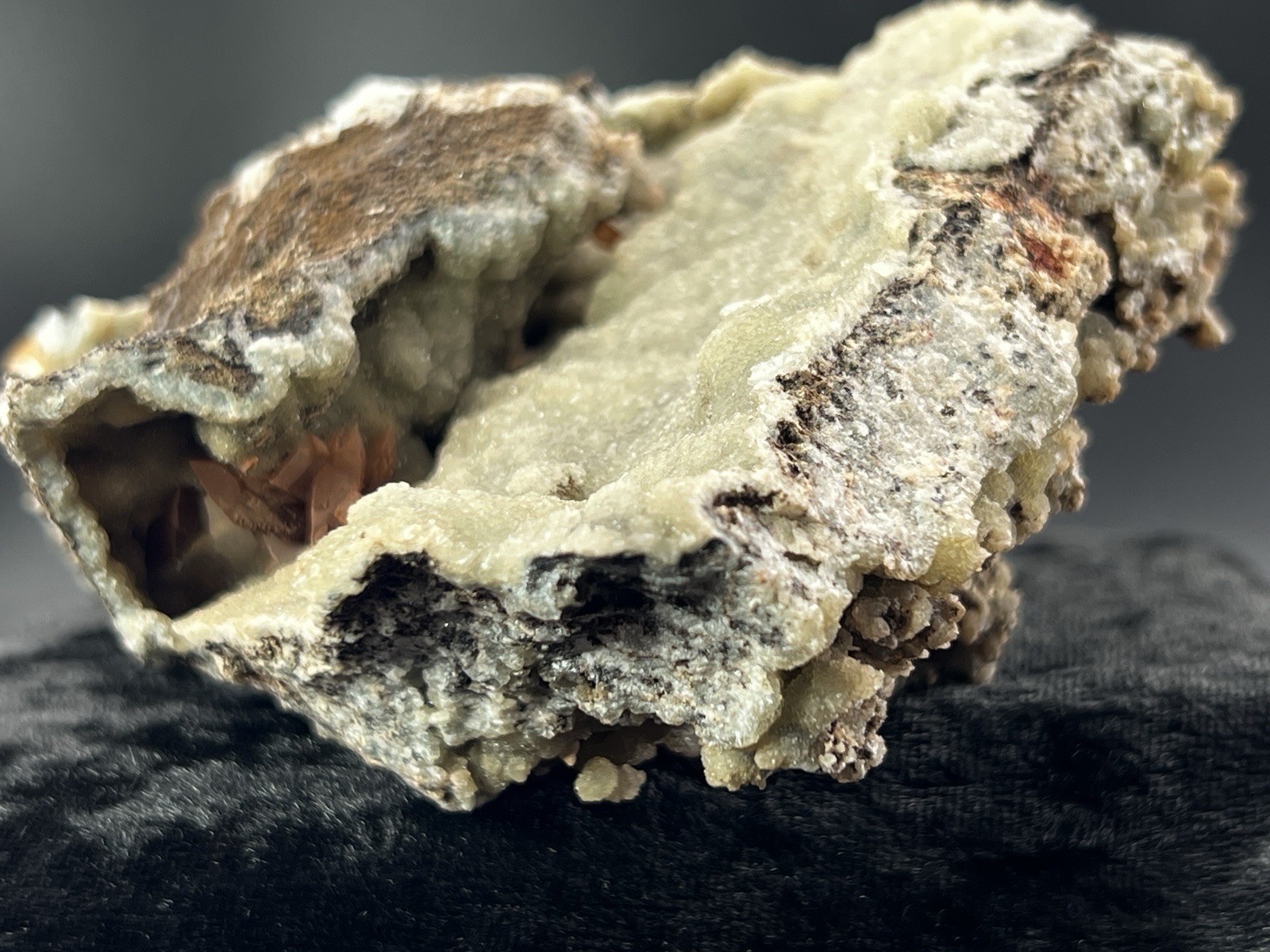Smithsonite on Sphalerite with UV Calcite Ojuela Mine, Mexico. 1 LB. 13.7 oz