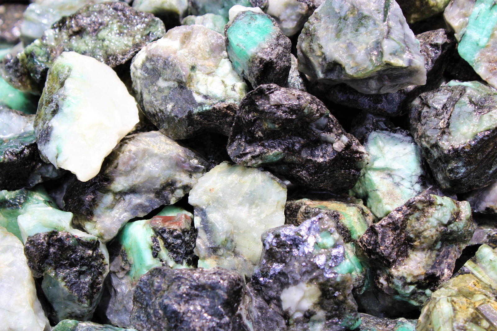Rough Emerald Crystal: 500 Carat Lot (Natural Raw Gemstone)