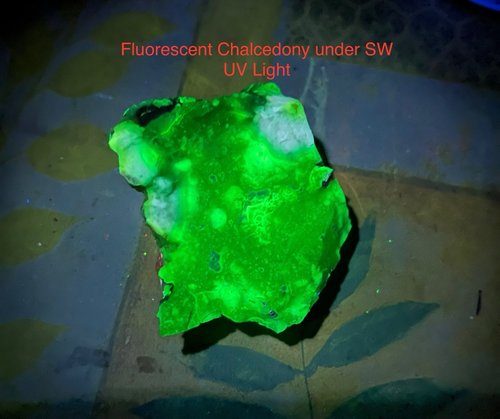 Fluorescent Mineral 87.4g UV Short Wave Really Cool Approx 2 Inches