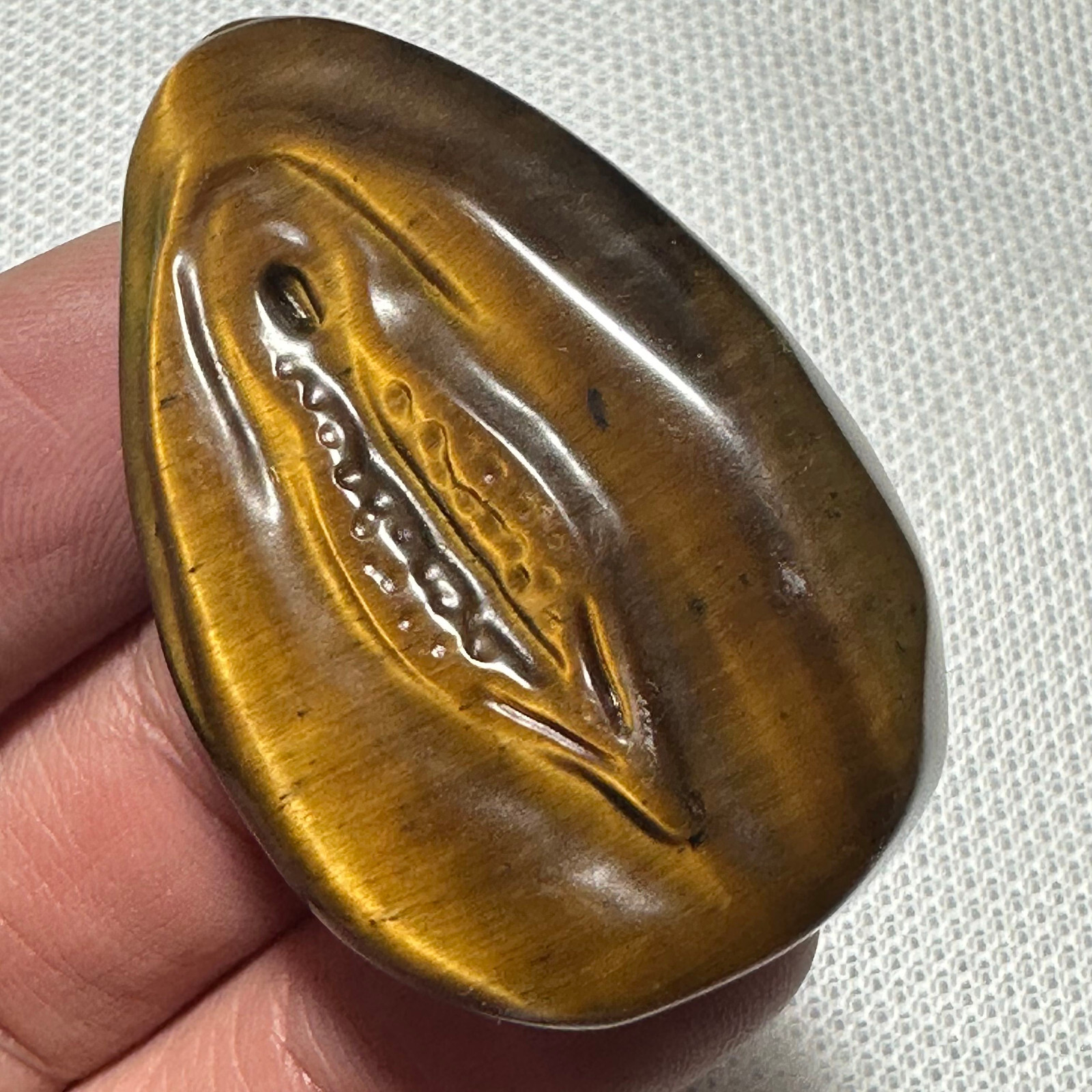 Natural Tiger eye Carved Vagina Quartz Skull Crystal Specimen Reiki Healing 1PC