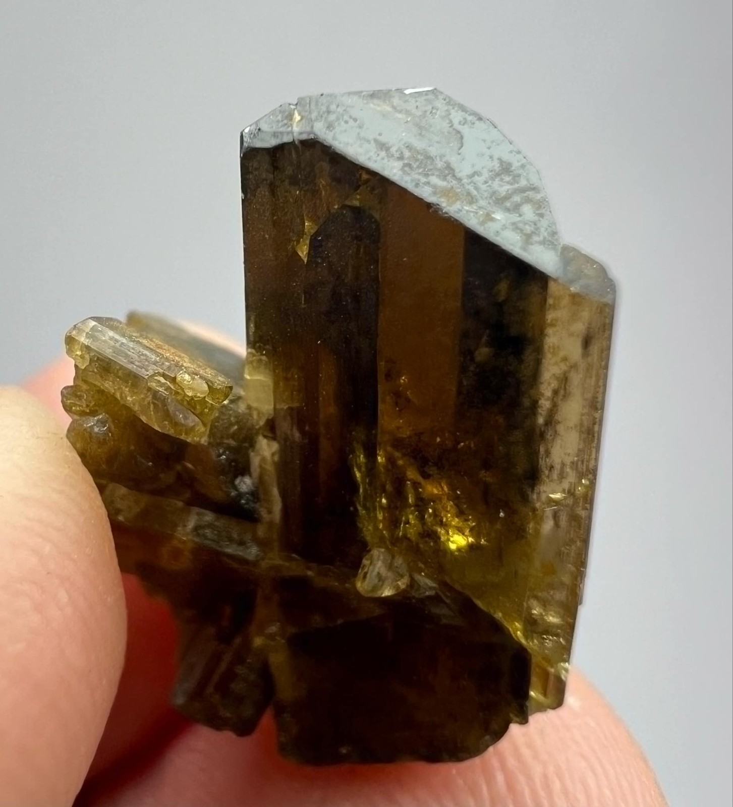 27 CT Natural Classic Epidote Crystal From Skardu Pakistan s-9