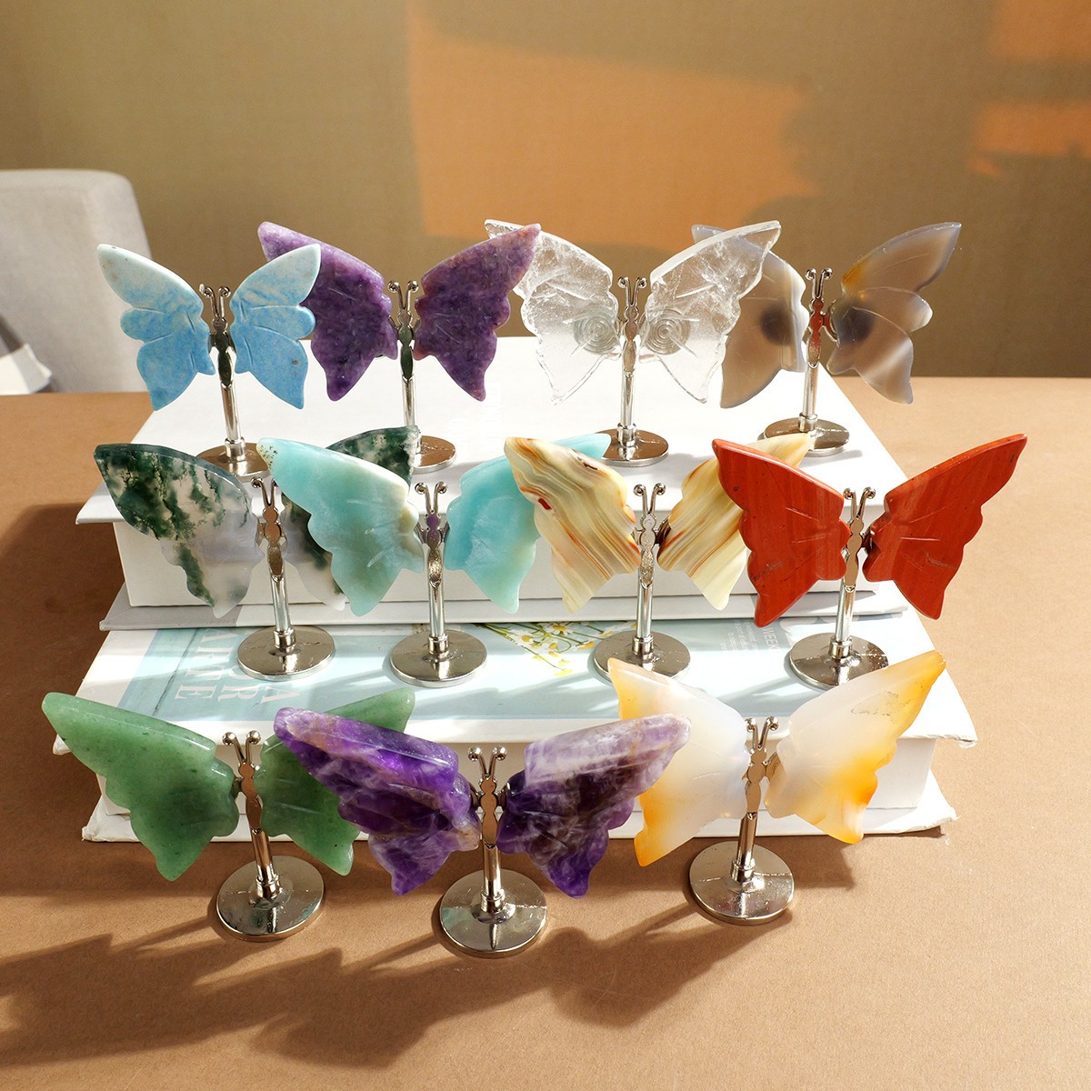 1PC Random Natural Mixed Stone Butterfly Figurine Crystal Carving Stand Home
