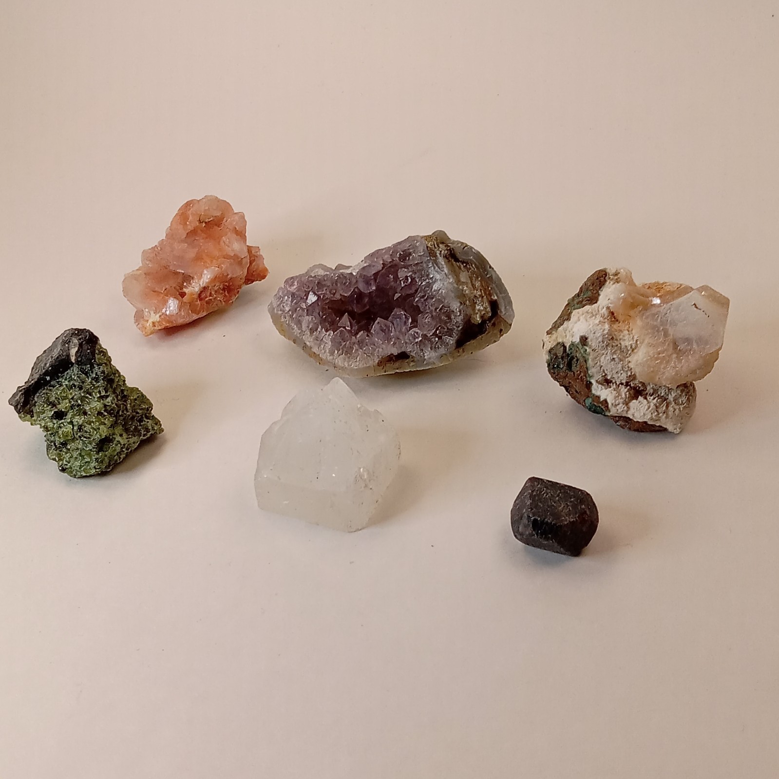 Mixed Mineral Specimen Lot 6pc Stilbite Amethyst Apophyllite Garnet Olivine I11