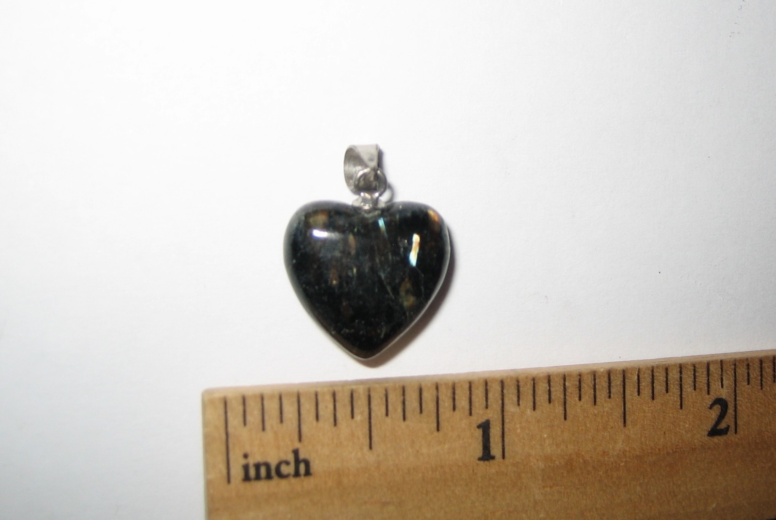15mm RARE! POLISHED NATURAL AUTHENTIC NUUMMITE STONE HEART PENDANT GREENLAND *2