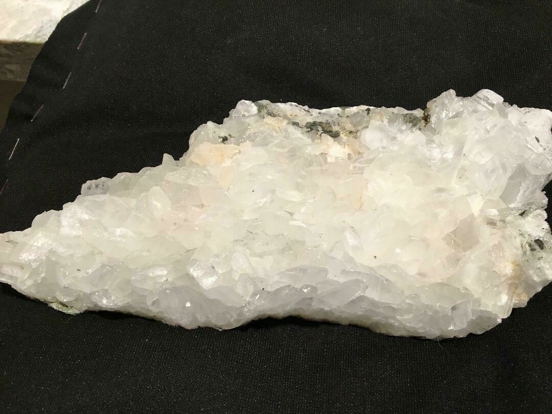KB: BRIGHT! UNUSUAL SW FL. & PHOS. PINK & WHITE CALCITE XLS. FROM GENOVA, ITALY