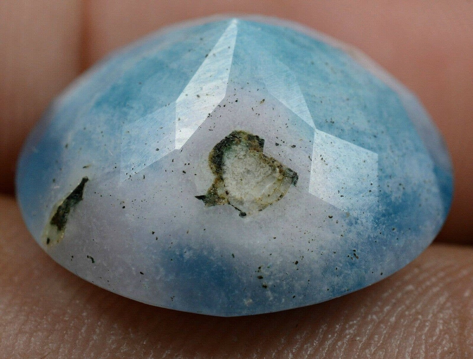 Mystery 14 Ct Fluorescent Phosphorescent Bi-Color Change Round Faceted Sodalite*