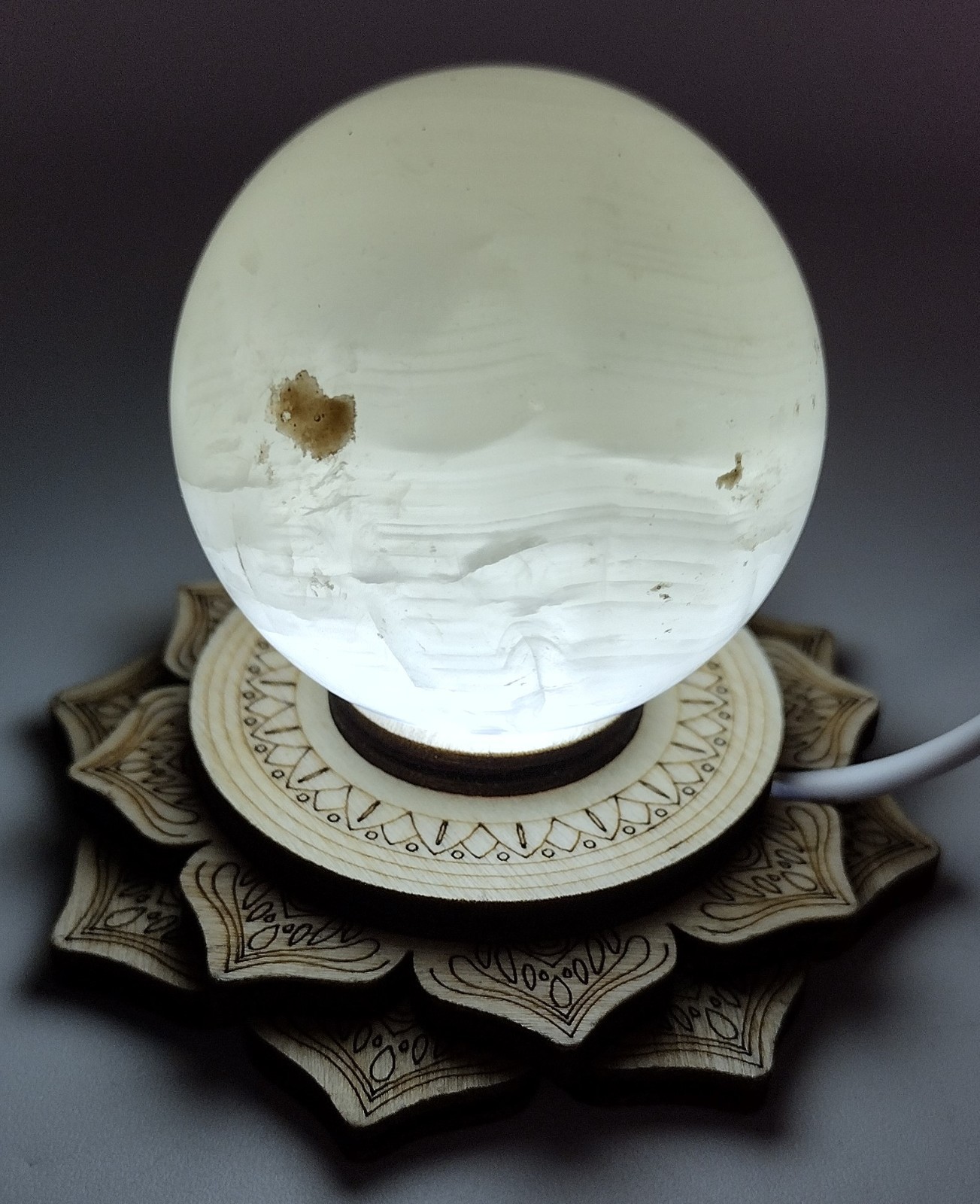 Soft Green Banded Onyx Crystal Sphere w/ Lighted Stand – USB Lotus Lamp Decor
