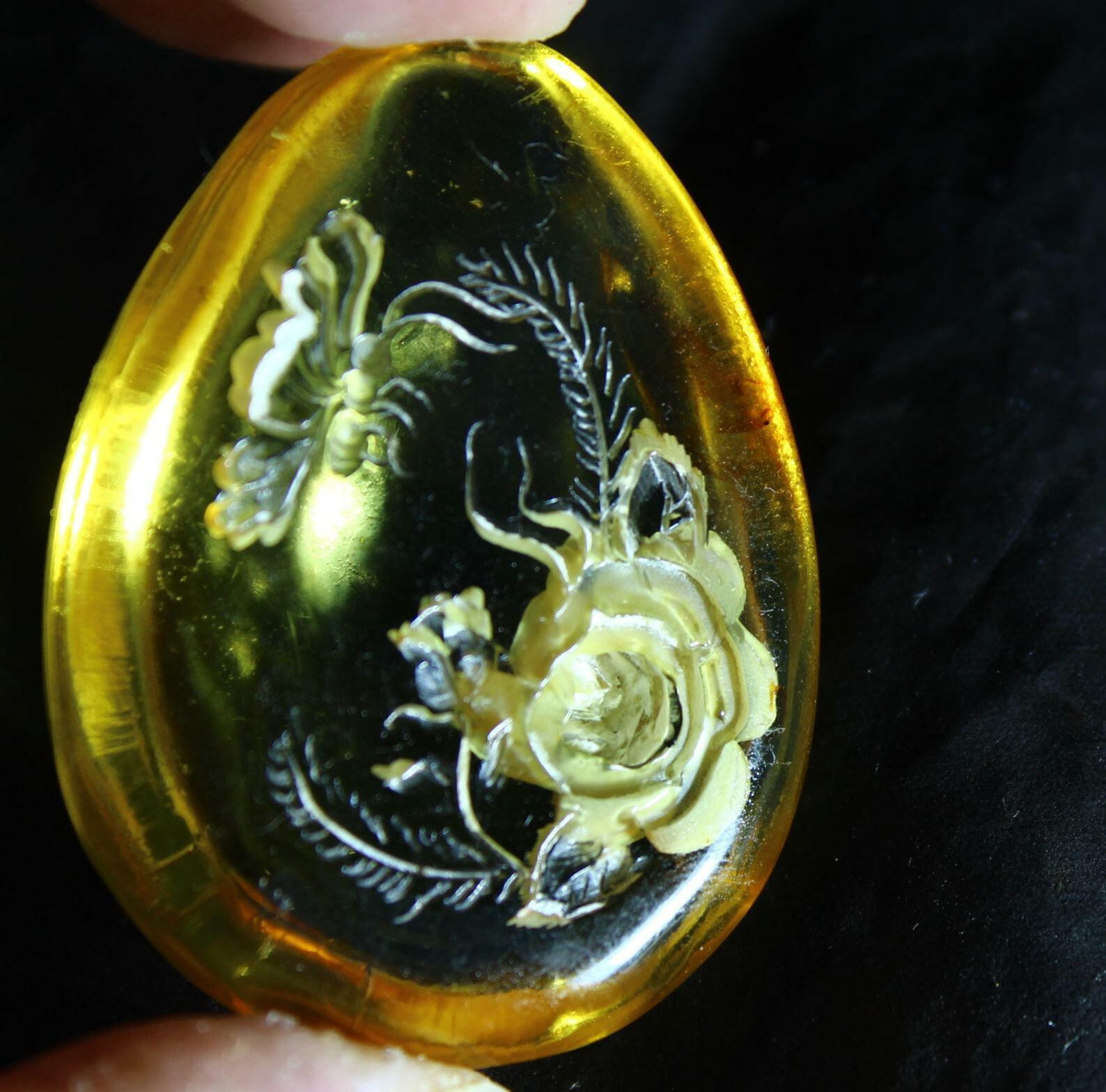 Impressive 3D Hand Carved Natural Clear Yellow Amber Carving Rose with Butterfly