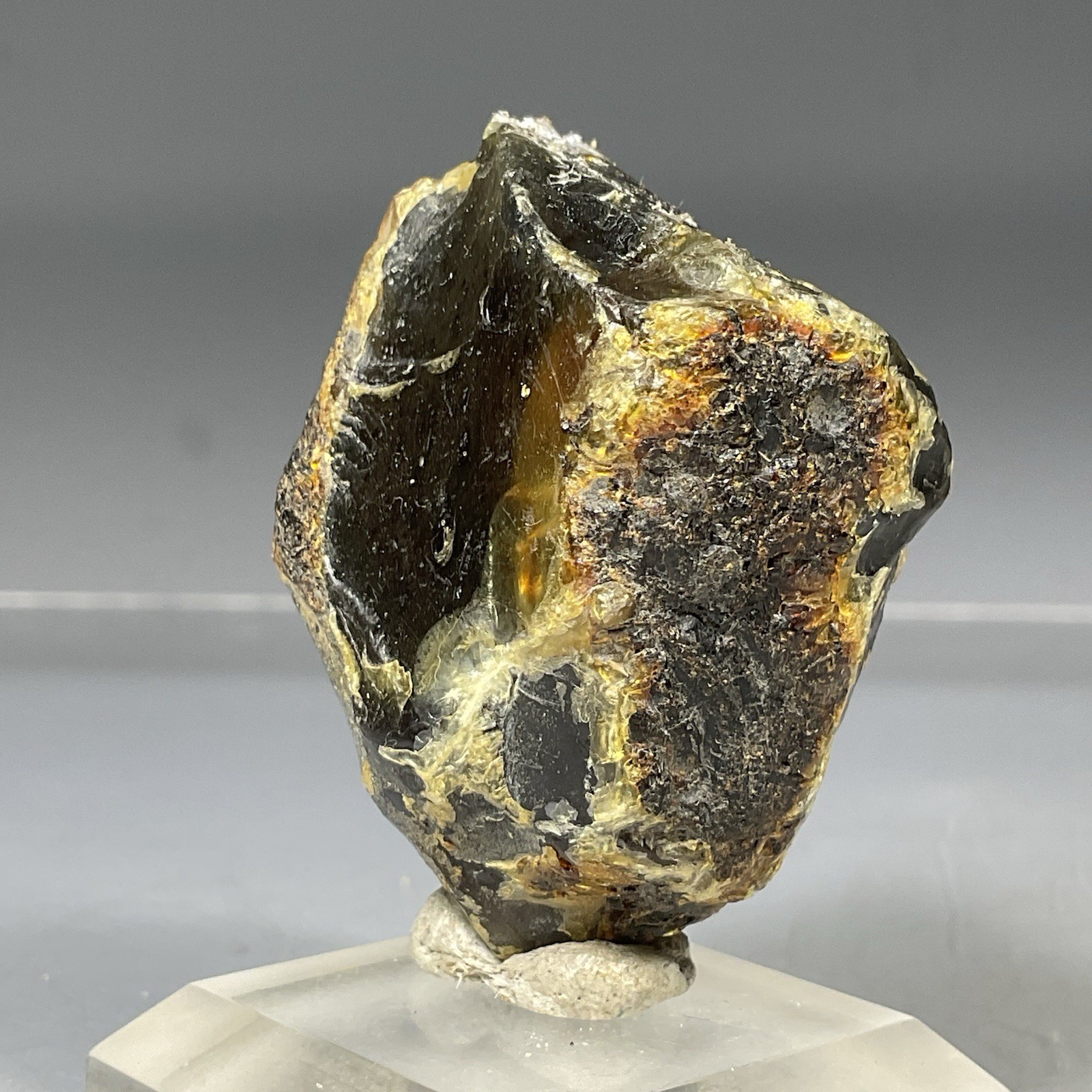 SS Rocks – Blue Amber (Sumatra, Indonesia) Fluorescent 26.4g