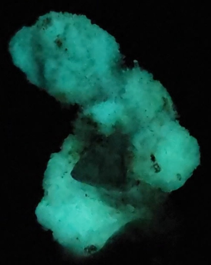 🌟ULTRA-REACTIVE LILAC CREEDITE FLOWER – Qinglong Mine, China🌟