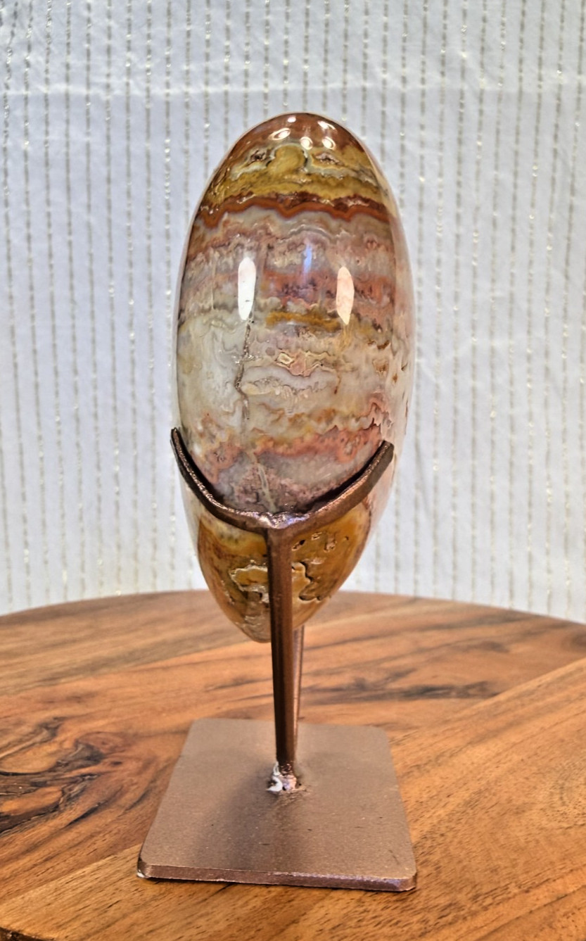 Crazy Lace Heart Carving WITH Custom Stand
