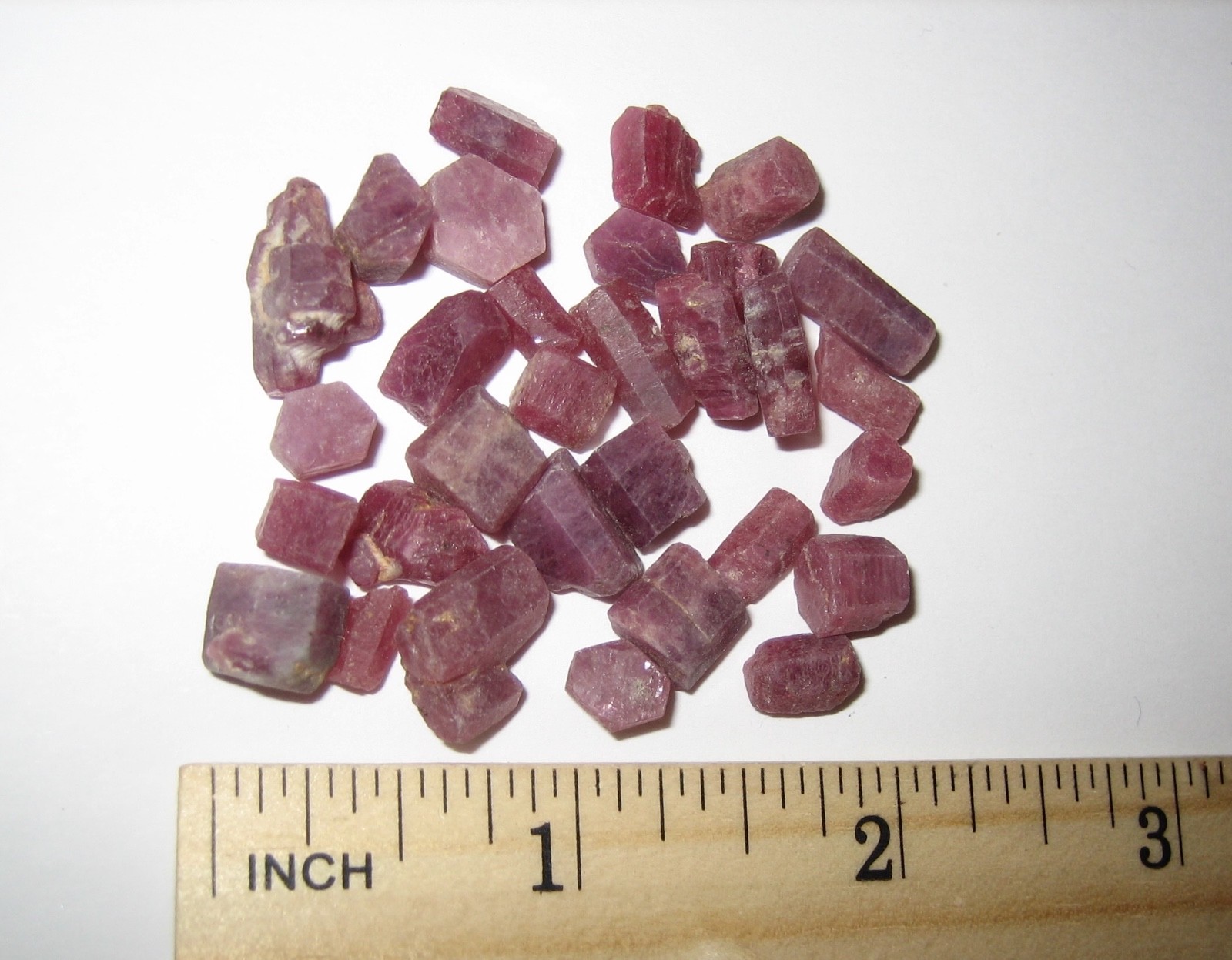 32 QUALITY NATURAL 0.2″- 0.4″ RUBY CRYSTAL MINERALS FROM MADAGASCAR 25.4grams *5
