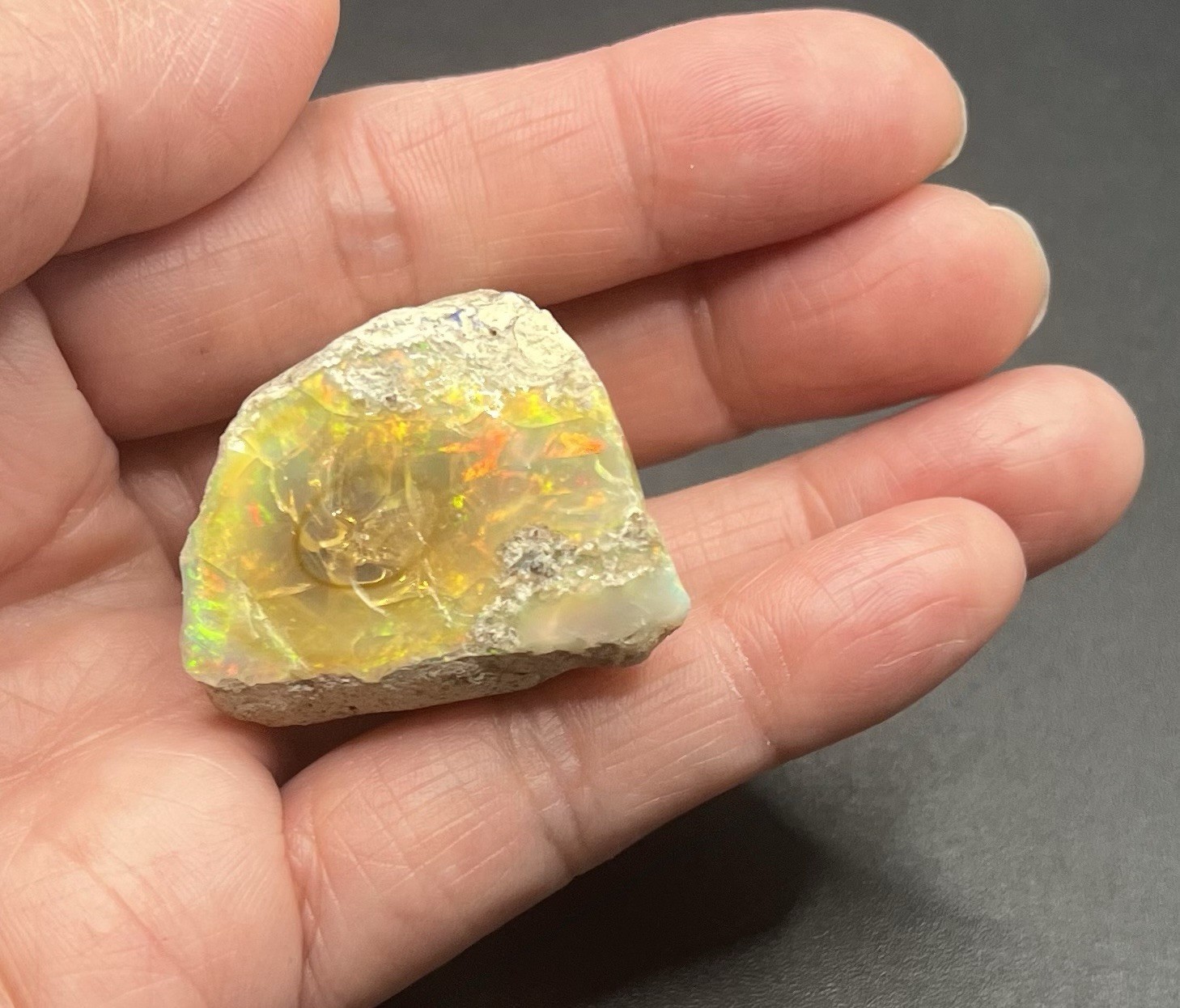 Ethiopian Welo Genuine Opal 23.8g Approximately 1 1/2in AWESOME FLASHES