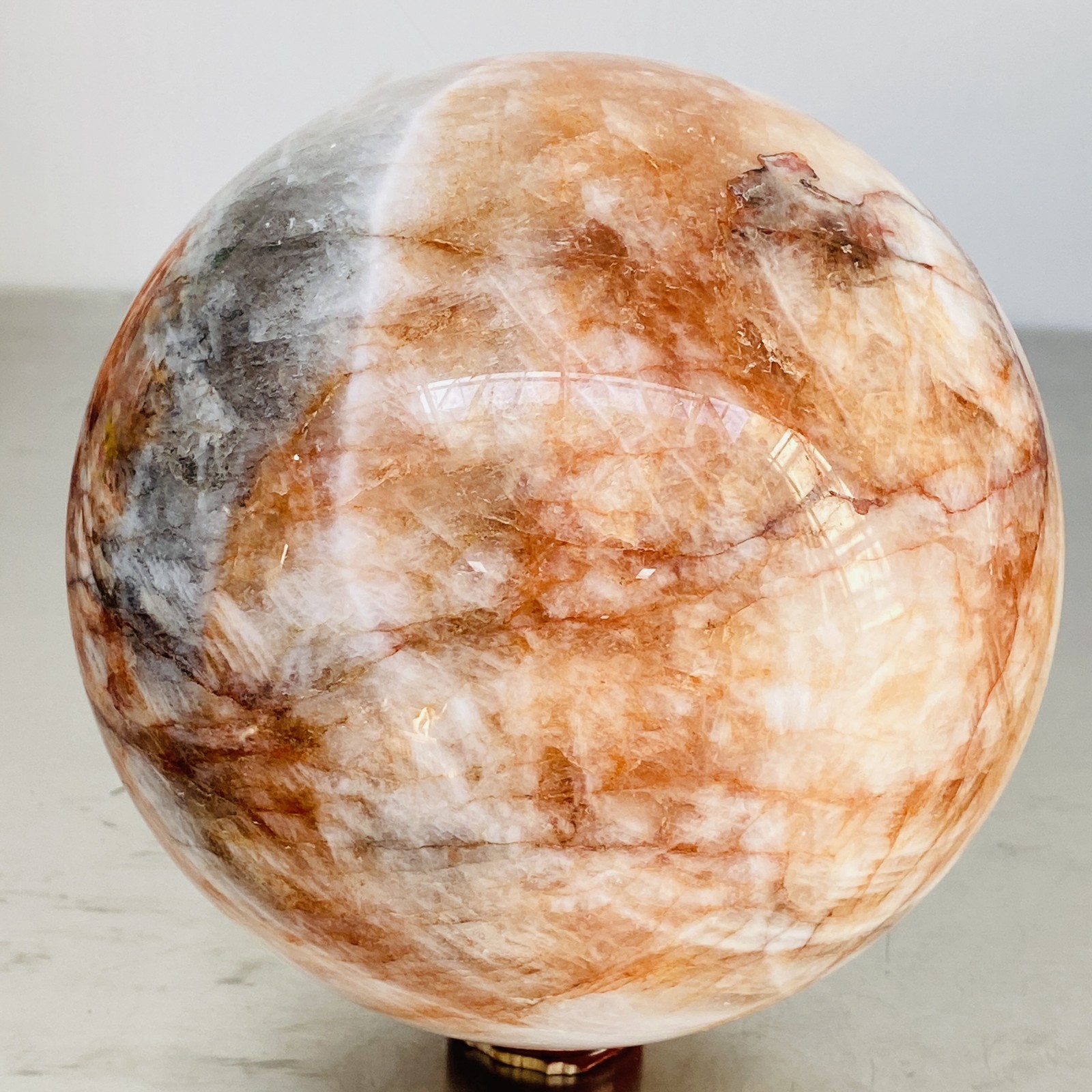 Natural Red Glue Flower Quartz Sphere Crystal Ball Healing 4940G