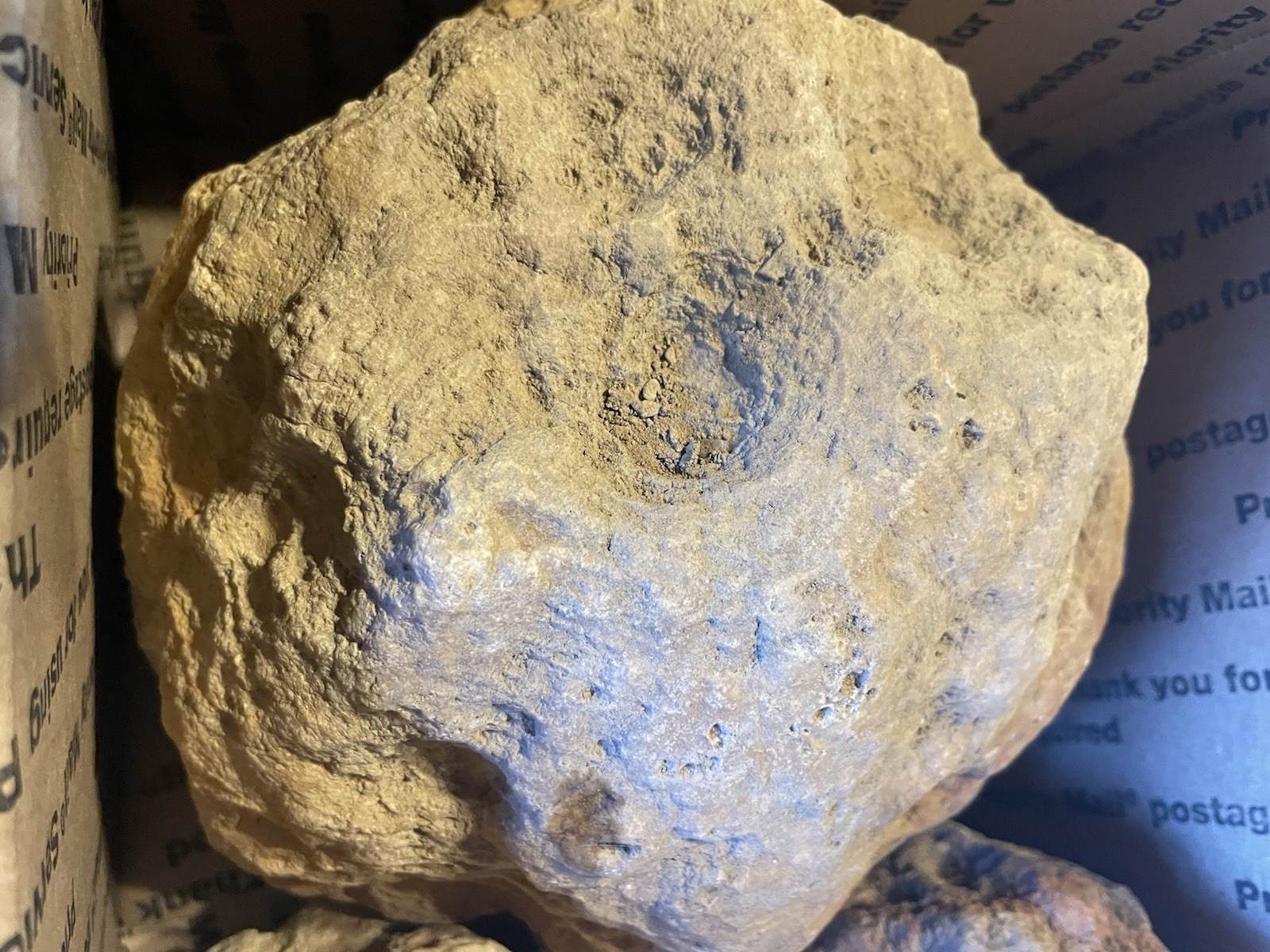 BOX OF KENTUCKY GEODES:3 BIG GEODES *3=21 LBS.
