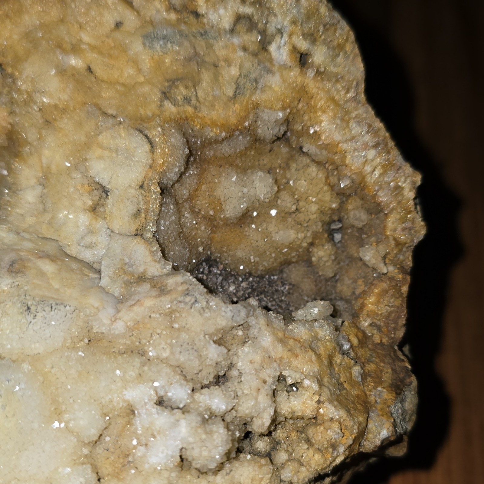 Large Kentucky Quartz Crystal Iron Geode Display Specimen DRUZY SOLID Beautiful