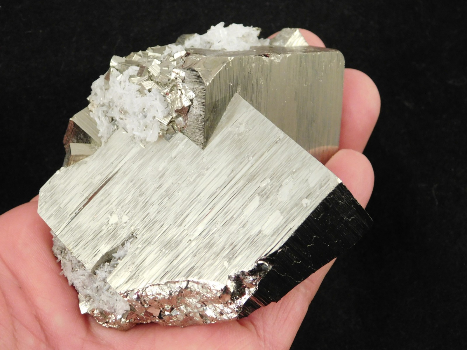 Big! Very Nice and 100% Natural PYRITE CUBE Cluster From Peru 506gr