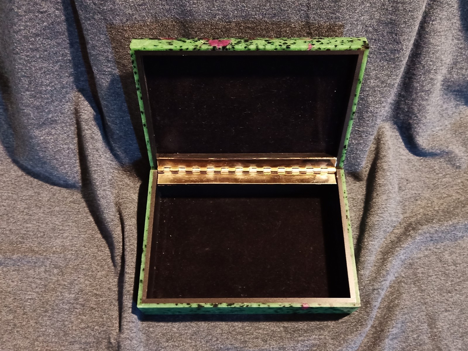 Ruby in Zoisite Box, Large 4″x6″ Mint Condition, Beautiful Color and Pattern