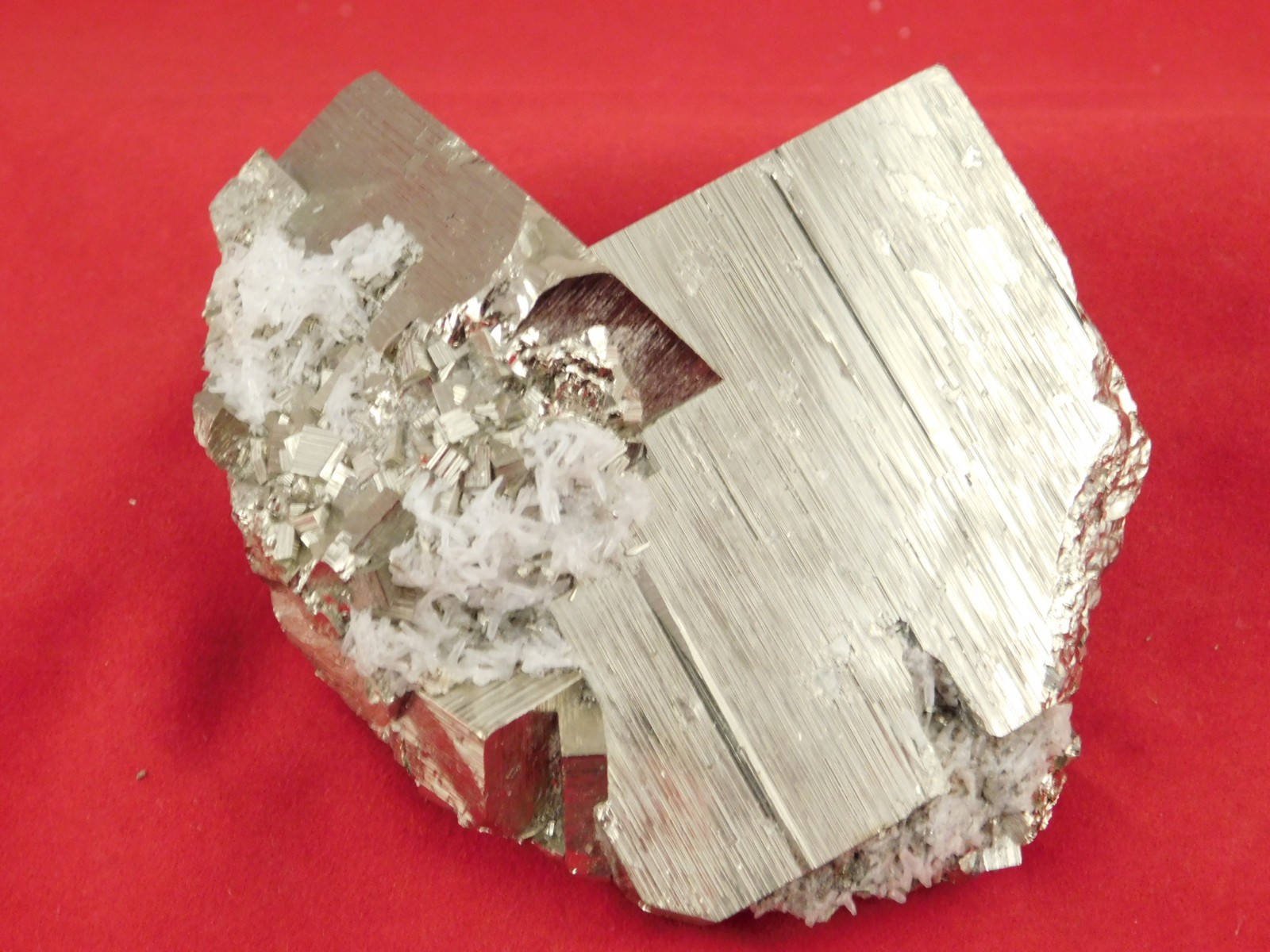 Big! Very Nice and 100% Natural PYRITE CUBE Cluster From Peru 506gr